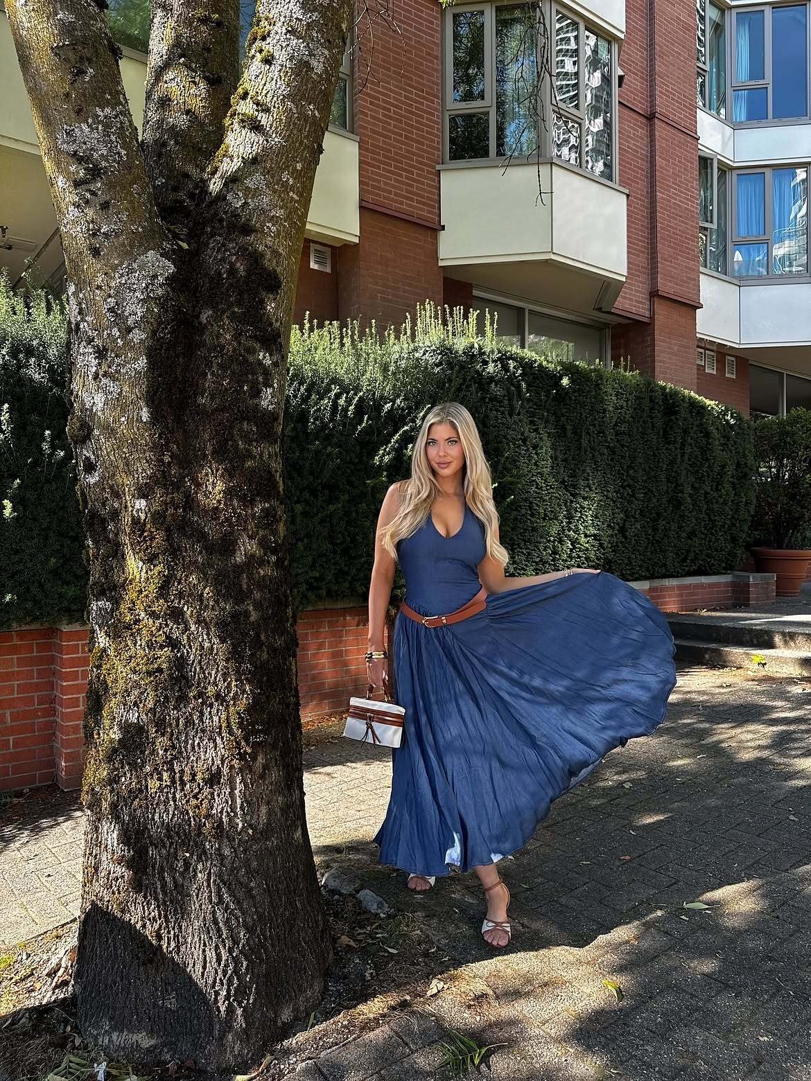 A flowy dress is always a good idea. 🤍 This chambray midi dress paired with a simple belt, delicate ankle strap heels, and a classic crossbody bag creates an effortless look that