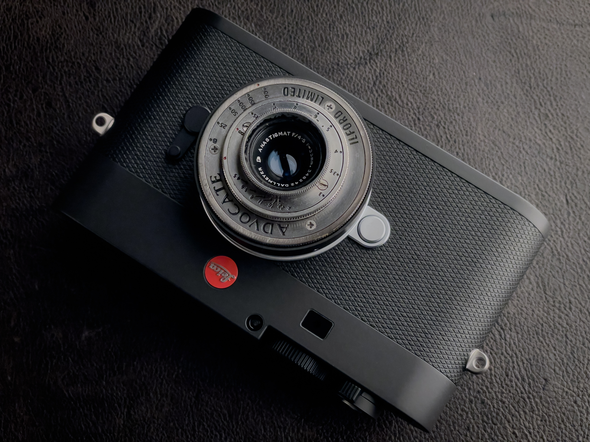 SIGMA fpとオールドレンズ、クビレを作ると収まりがいいです。SIGMA