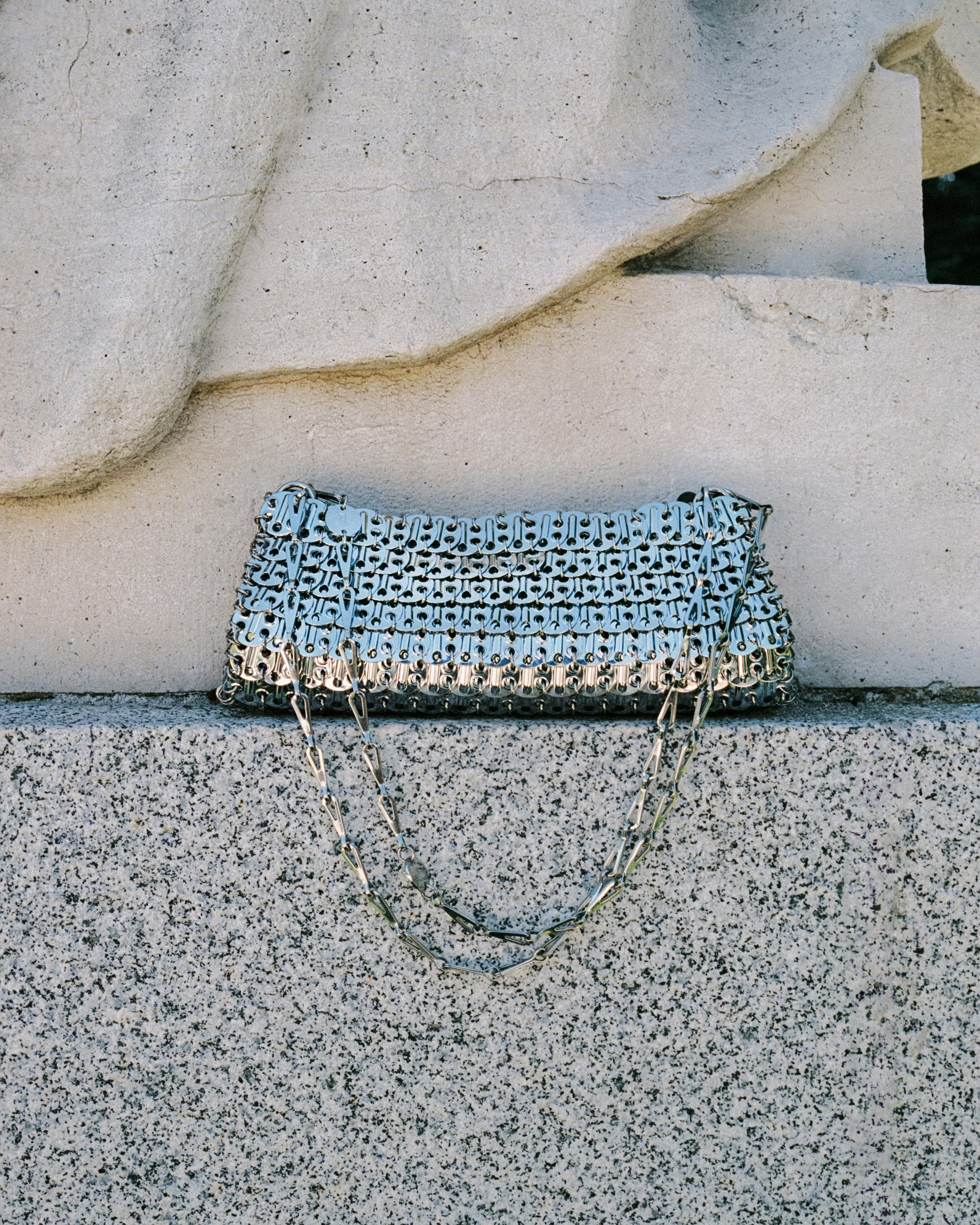 Metal, intuitively woven. Discover The 1969 Clutch Bag on rabanne