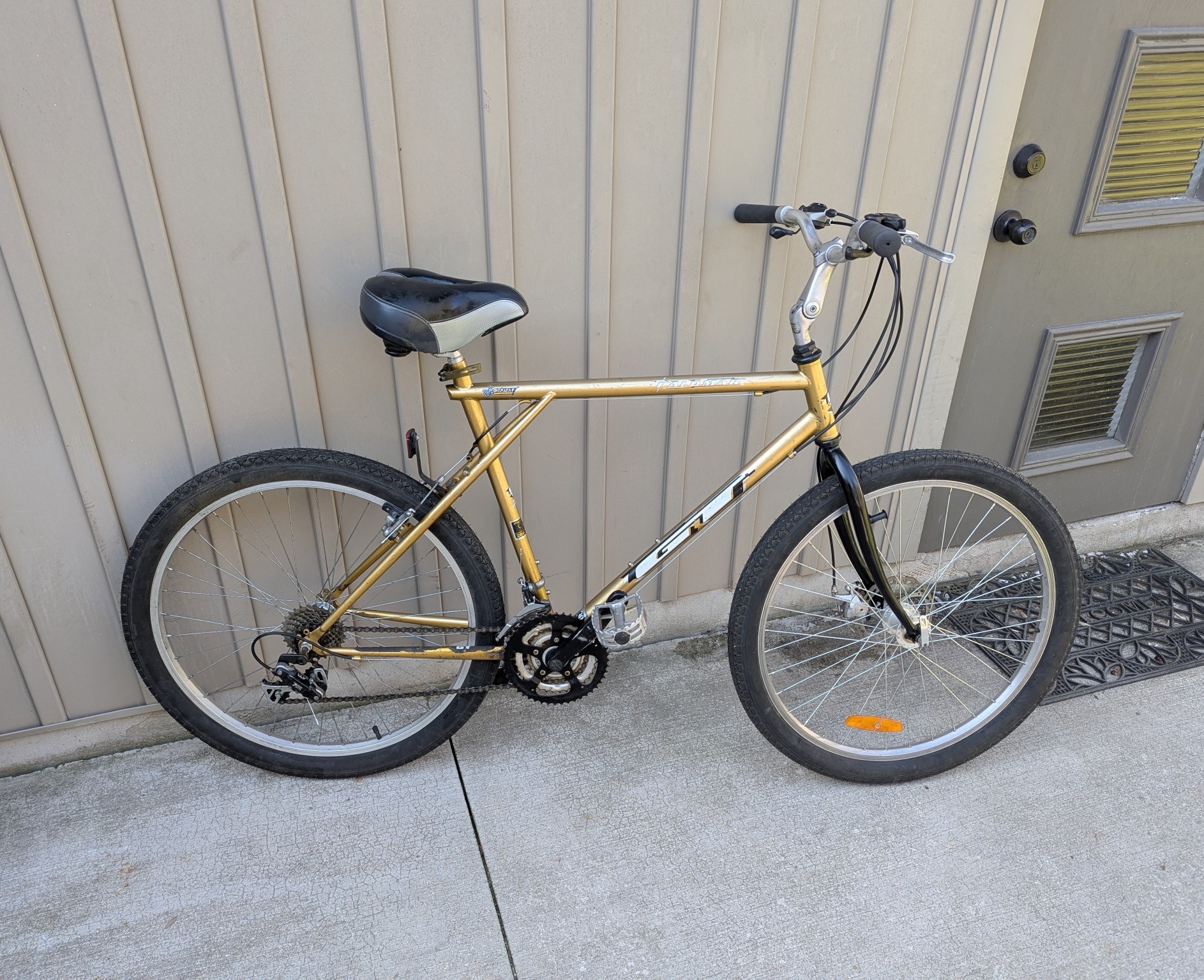 GT Palomar mountain bike. 21 speed Shimano rapid fire shifters