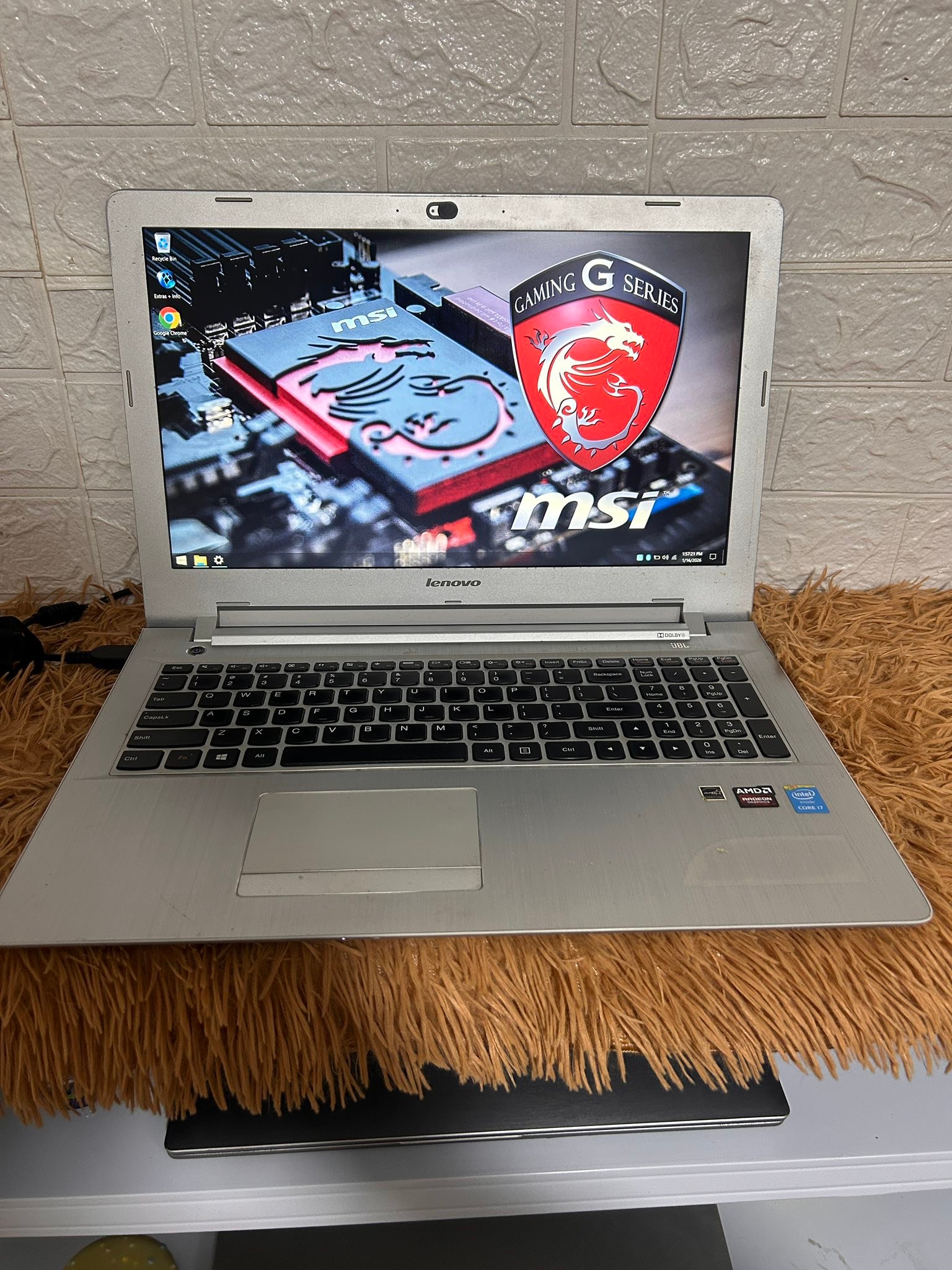 Core i7 1T HHD Intel Hd, 4400 graphics 8 Gg. RAM Windows 10 
