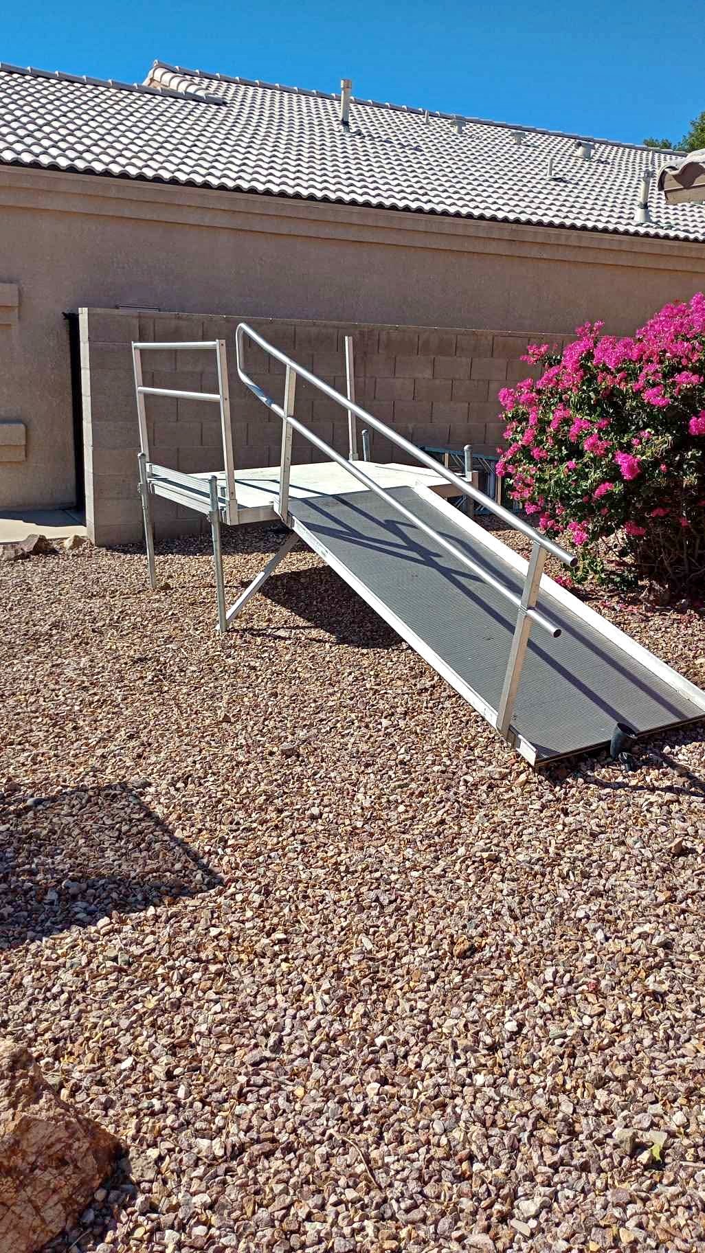 ALL ALUMINUM RV PORCH AND RAMP 6X6 WITH RAILS NEAR NEW. FOR 5TH WHEEL ...