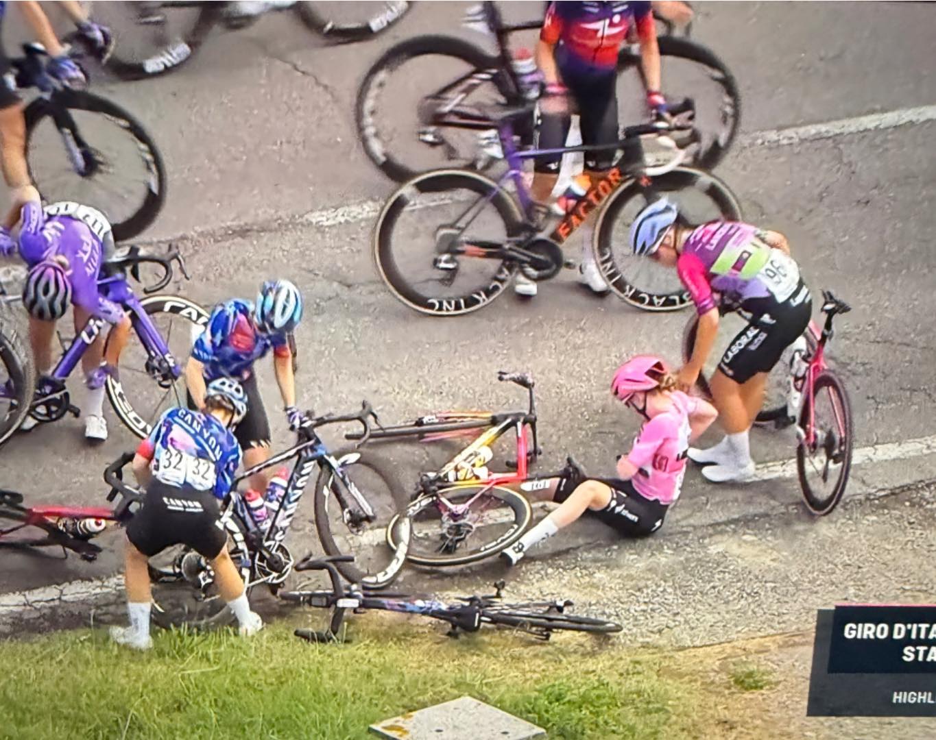 Anna van der Breggen, the current Maglia Rosa, was involved in a