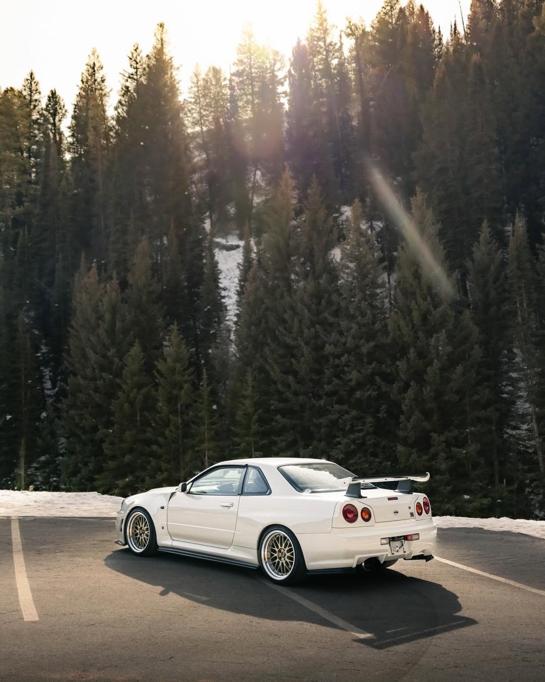 1 of 808 R34 GT-R finished in Pearl White (QX1), for comparison