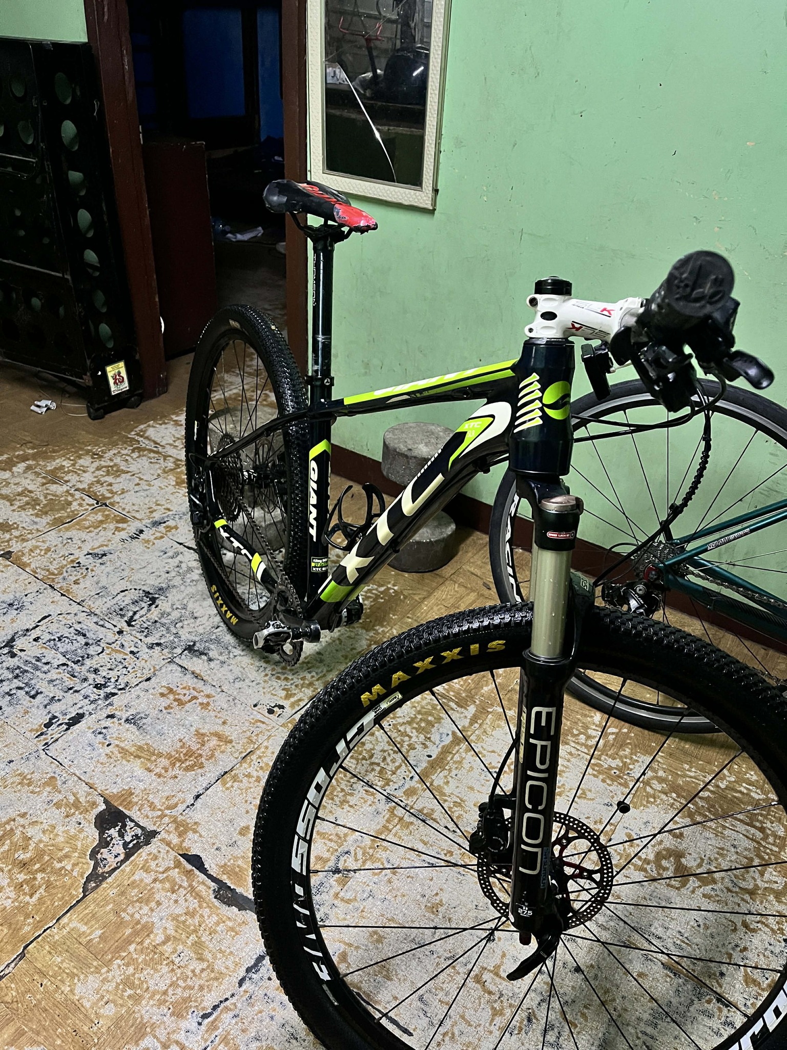 Giant XTC 840. Shimano Deore. 24 speed..rockshox Judy. Asking 46k