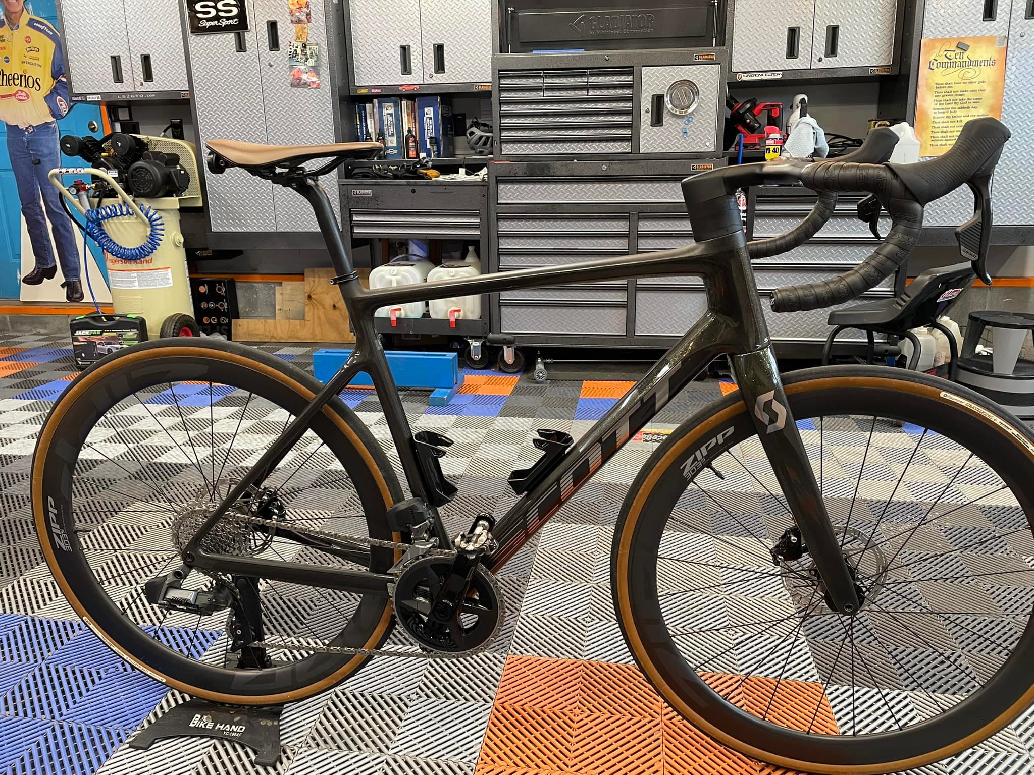 New Syncros Creston iC SL bar installed on my 2023 Addict 10.