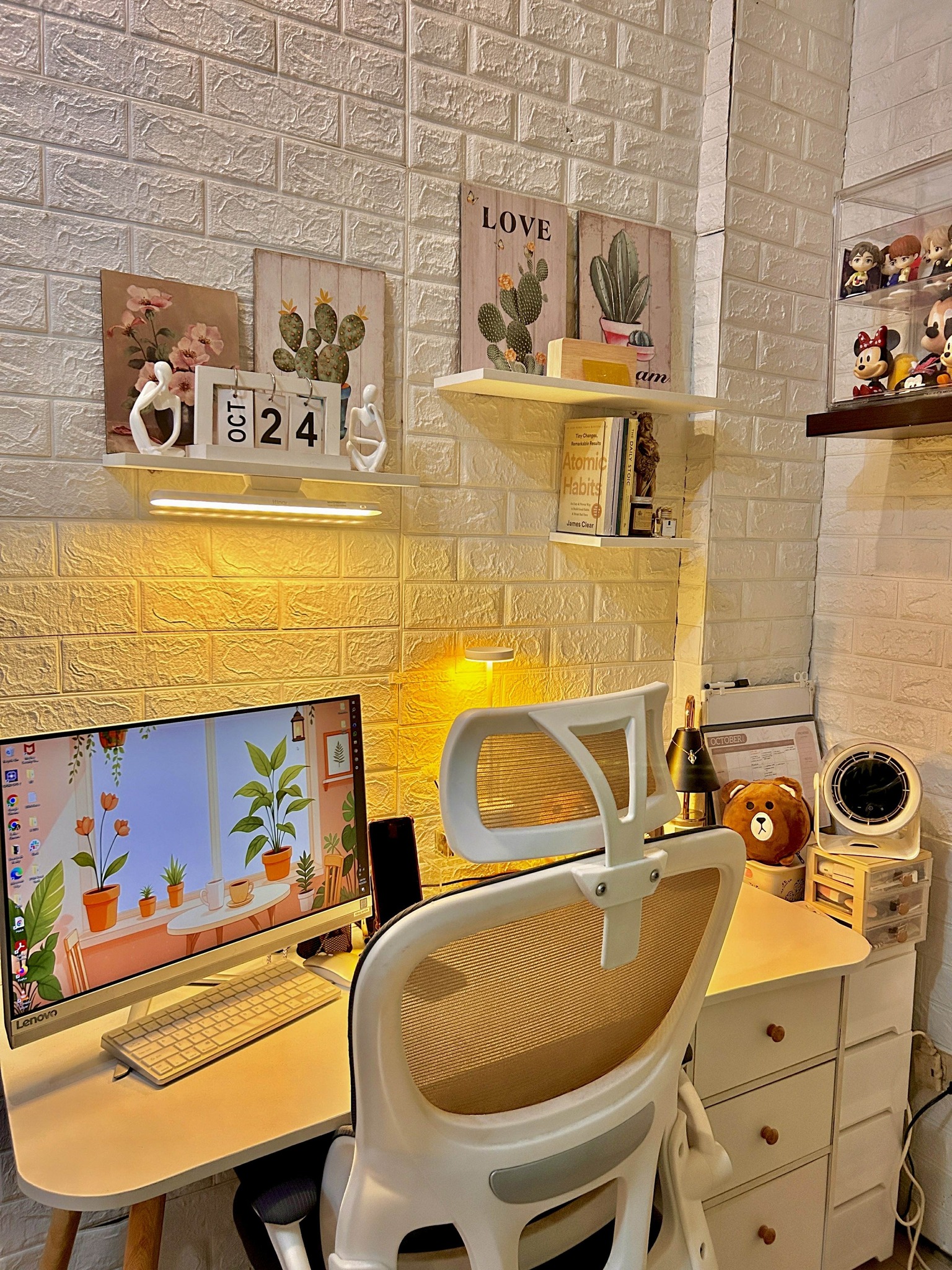 Workspace Setup Addicts | A reminder that you don’t need a big space to ...