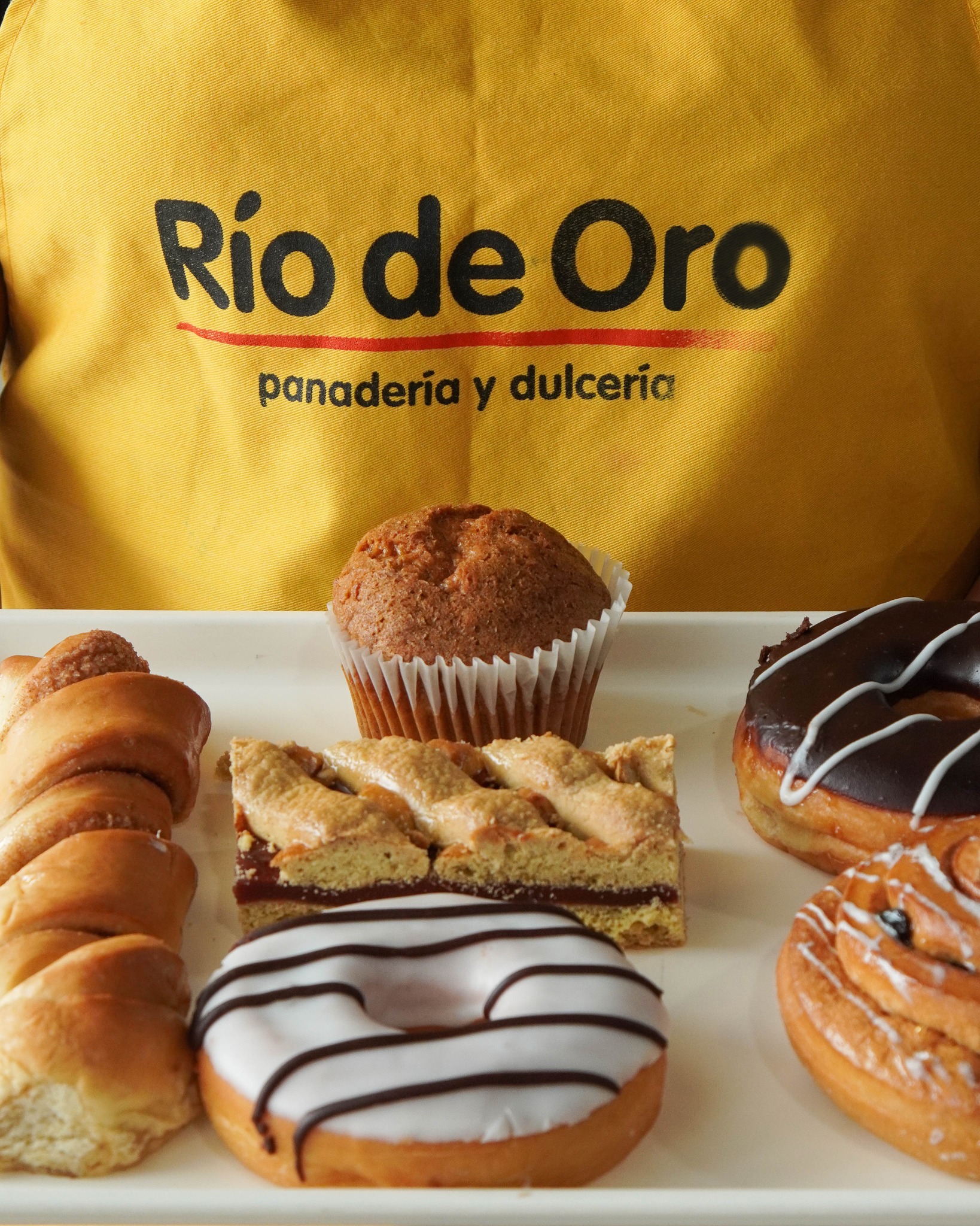 Endúlzate el día con @riodeoropanama! 🍰✨ Dulces irresistibles