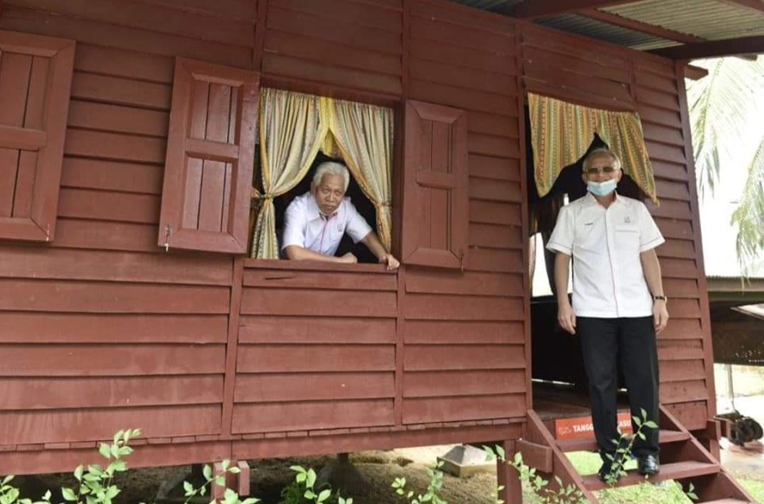 Idris Jusoh Lawatan Pertama Sebagai Pengerusi Felda Ke Rancangan Lurah Bilut Rancangan Pertama Di Malaysia Dibuka Tahun 1958 Insha Allah Felda Akan Kembali Cemerlang Gemilang Facebook
