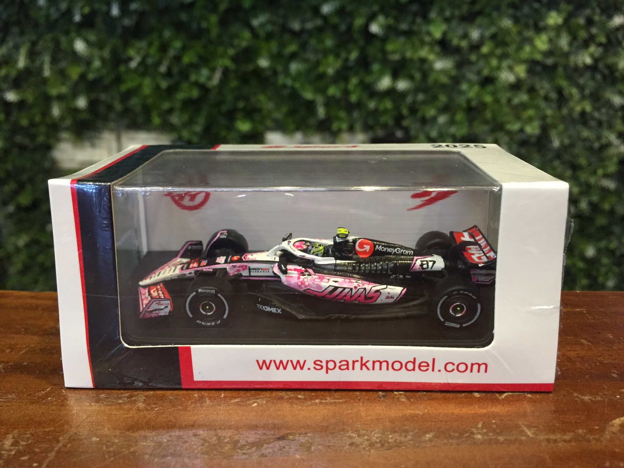 Spark 新到貨New Arrivals! 1/64 Racing Bulls VCARB 02 Yuki Tsunoda