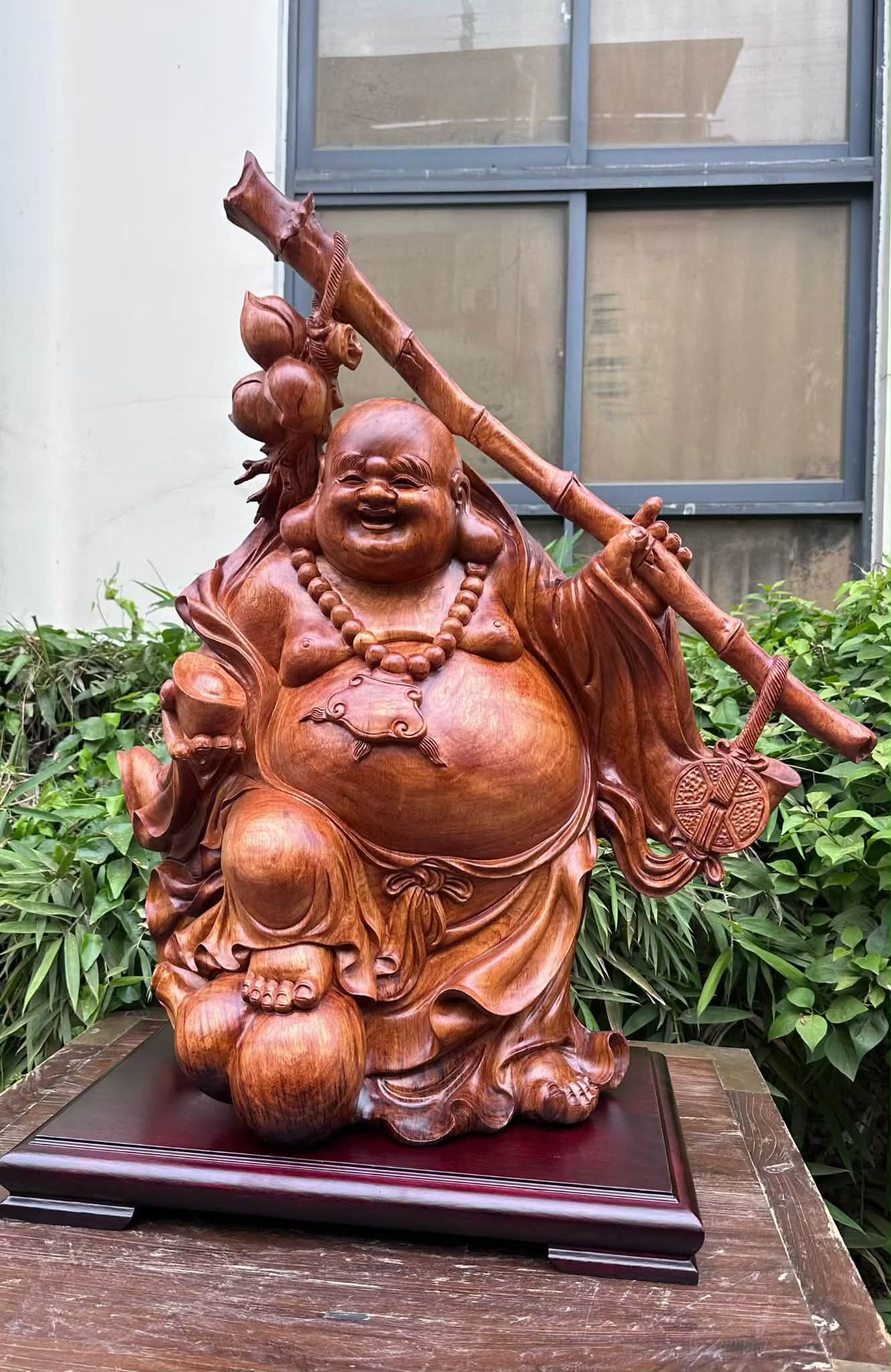 老挝花梨木《招财弥勒》笑口常开，寓意招财纳福、福寿双全。尺寸：长78