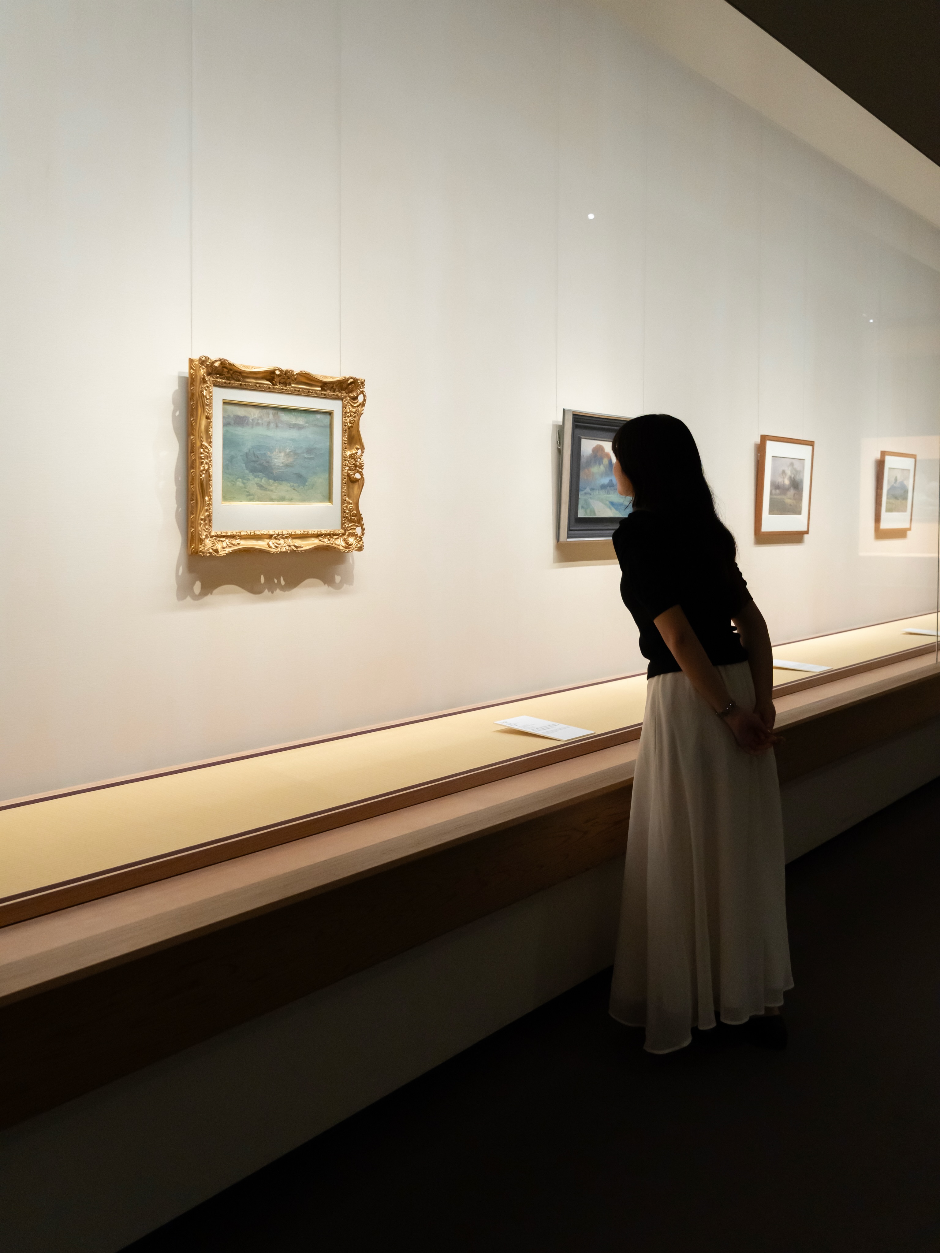 MOA - こちらの作品は、現在展示中の伊東深水の「三千歳(みちとせ