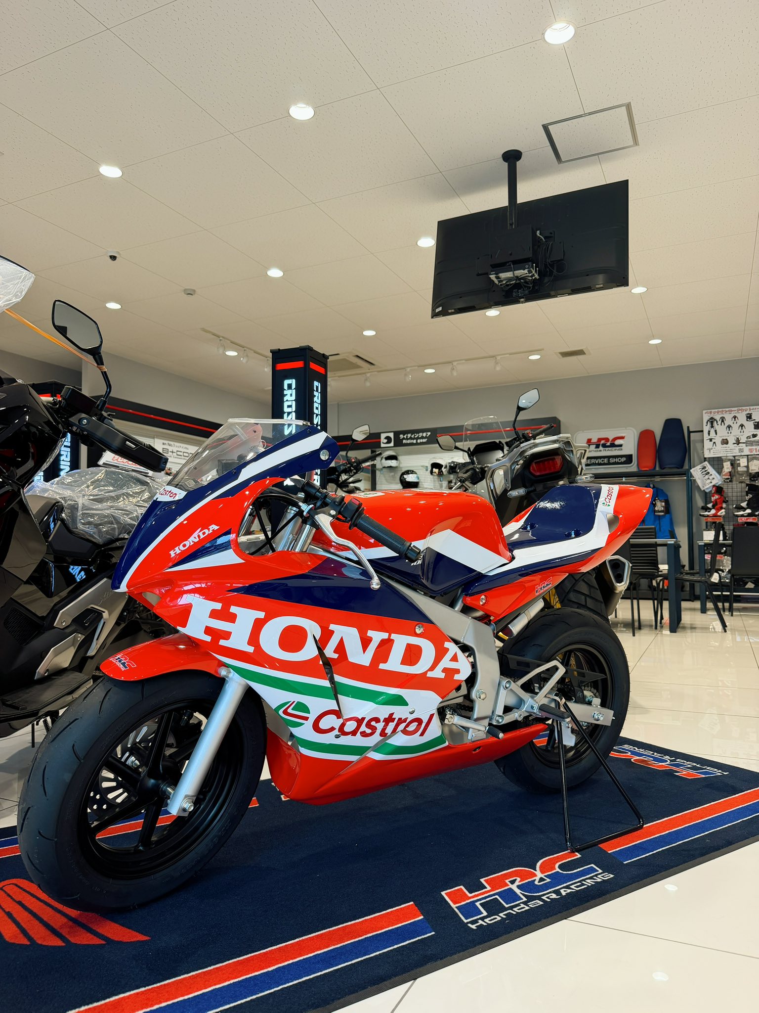 NSF100 2026 MotoGPカラー』発見👀💡 ホンダドリーム八尾に実車があっ