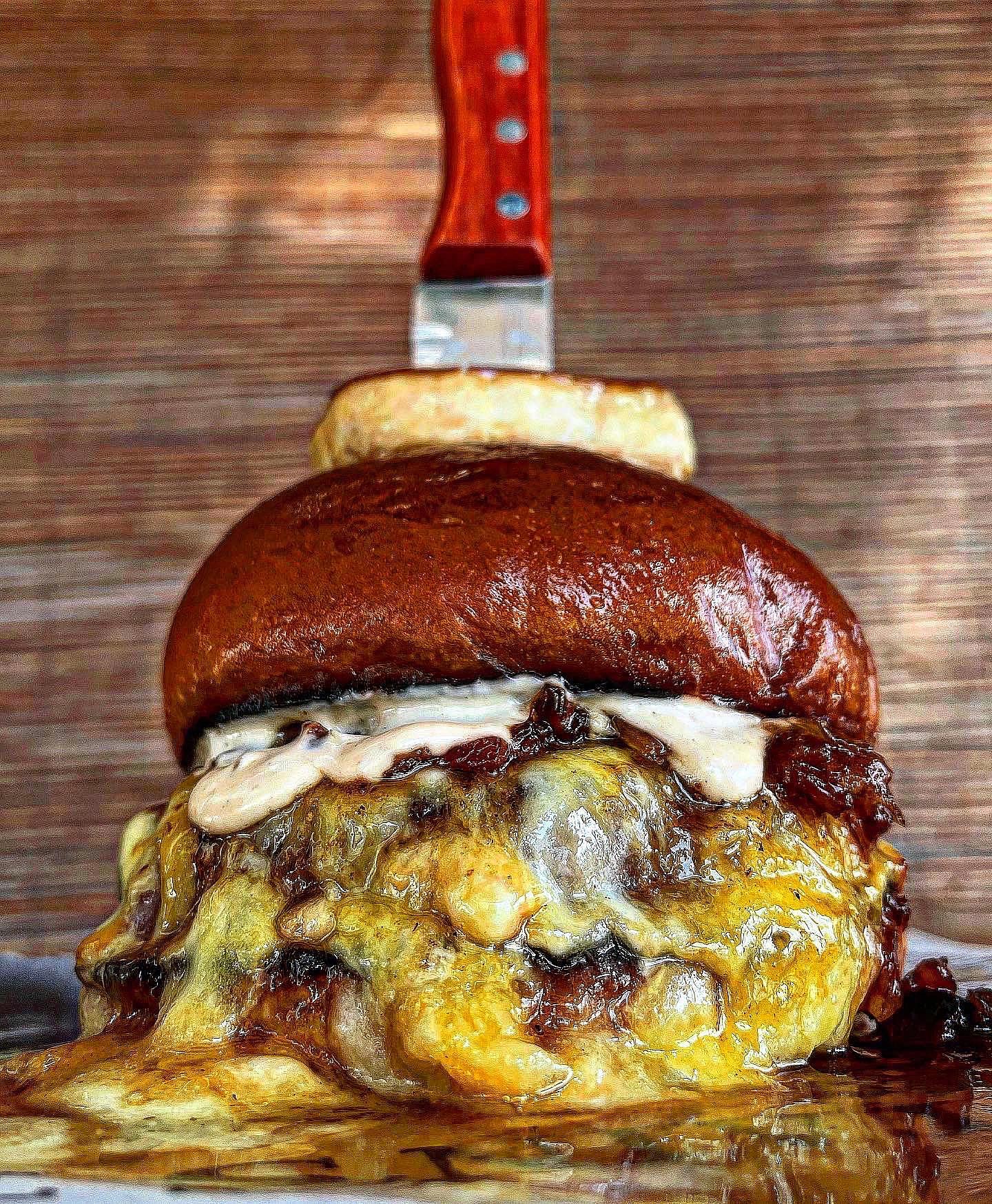 💯 THE RARE ONE 💯 🤯 Burger of last... - MOMAG Burgers & Gin | Facebook