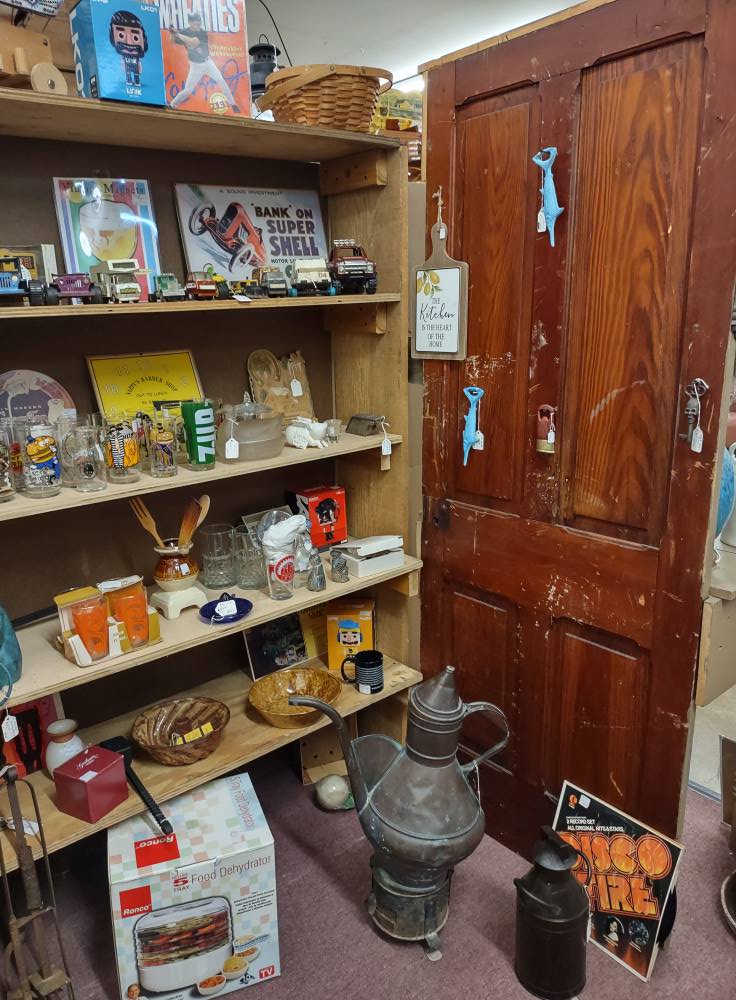 The Fayetteville... - The Fayetteville Antique & Craft Mall