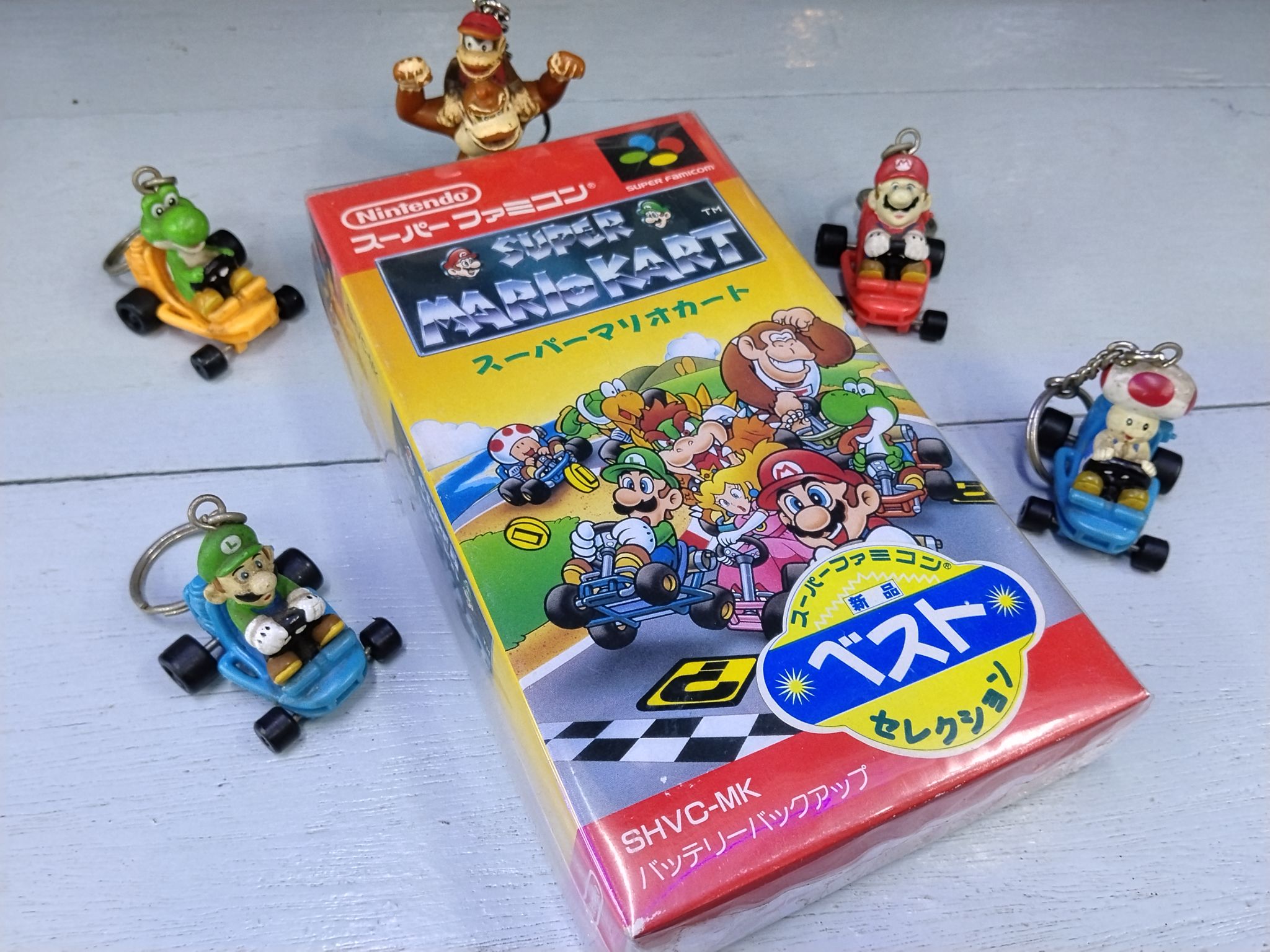 Rare~ Vintage official licensed Nintendo SNES Mario Kart keychain  display picture 1