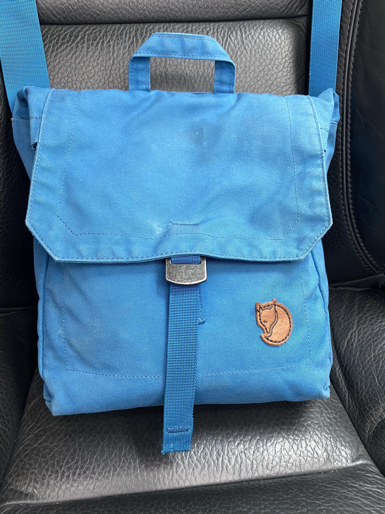 bathroom kit for travelling backpacking CuloClean Hygiene bag hiking + Portable travel bidet. Personal hygiene for hikers, leave no trace (LNT) while hiking in the countryside follow instructions Daily Dump Color:Smolder Blue w/Amanita Red Bellroy ASTRON