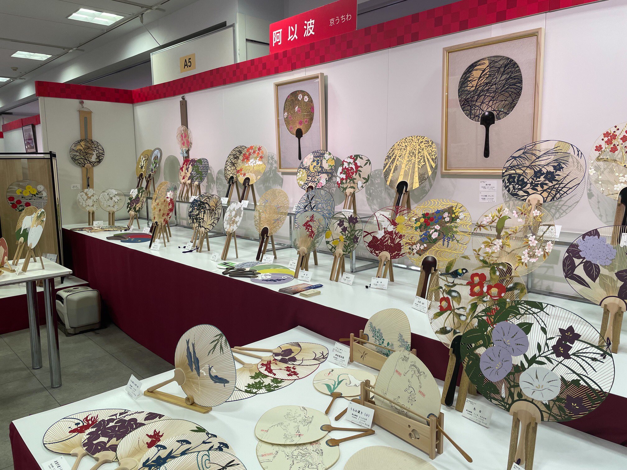 並型両透かしうちわ 波にかもめ 13,200円(税込)竹台付きお箱入 #京