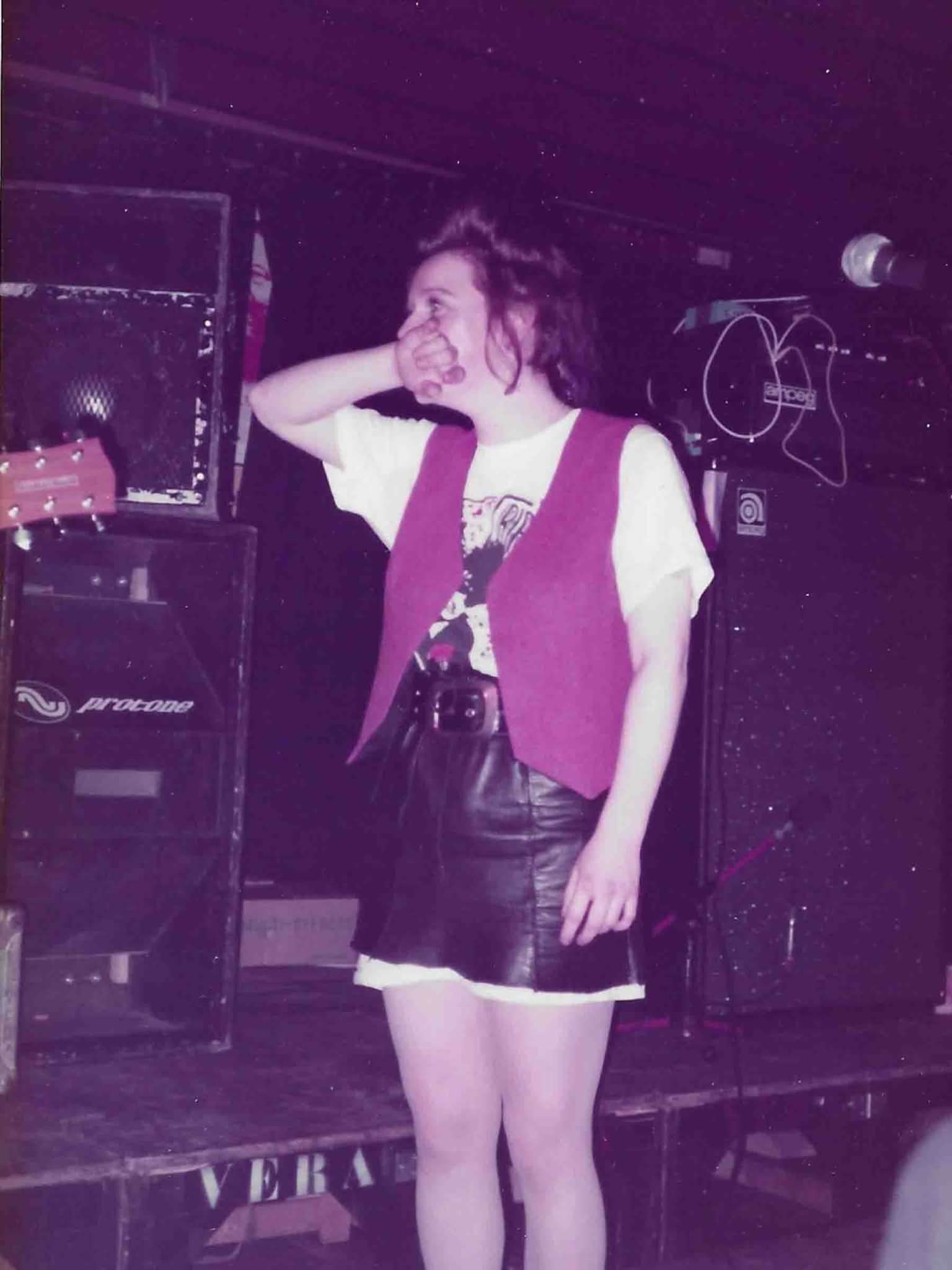 Elizabeth Fraser performing with Cocteau Twins in 1983!