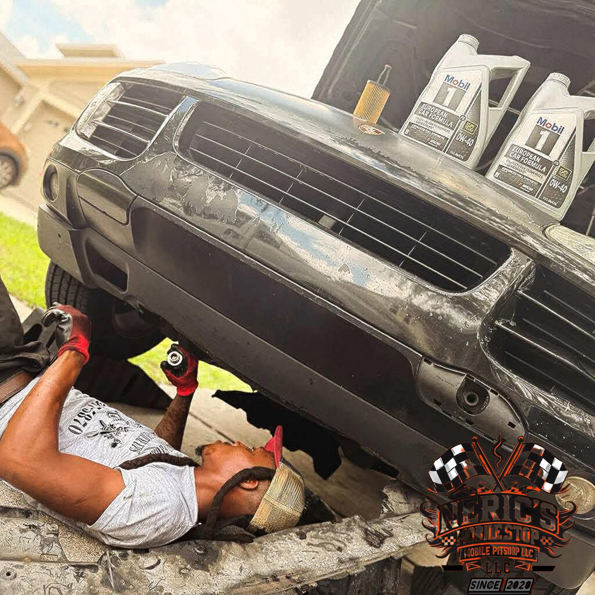 シャツ When was your last oil change? Don't remember? Good thing Neric's