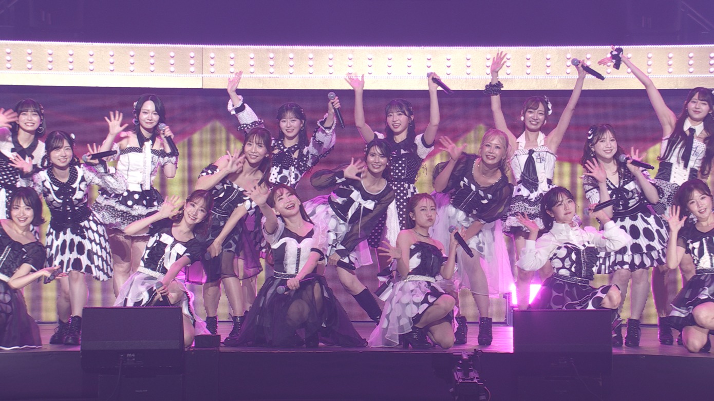 AKB48 - AKB48 added a new photo.