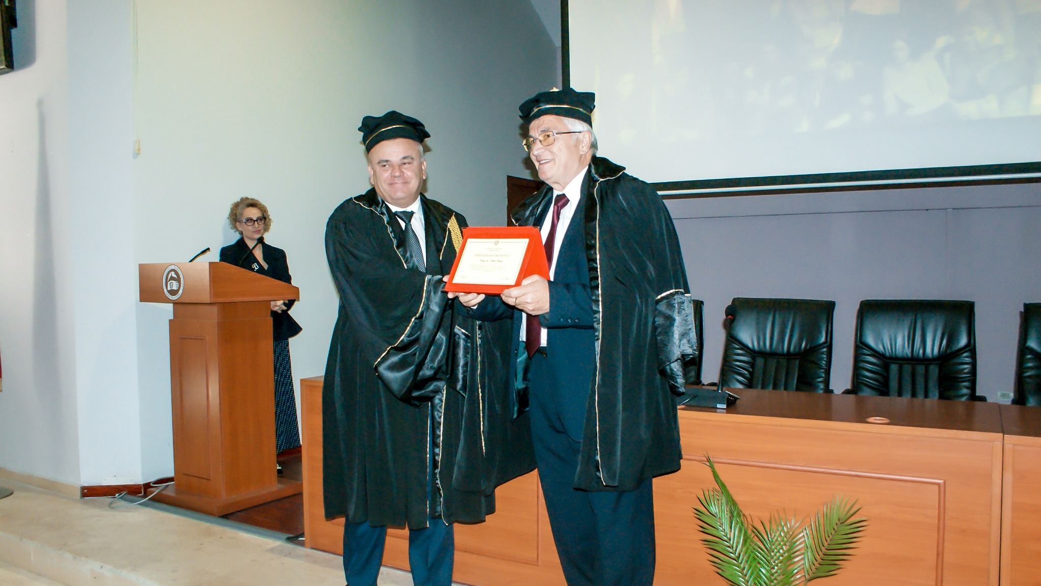 🎓... - Universiteti 