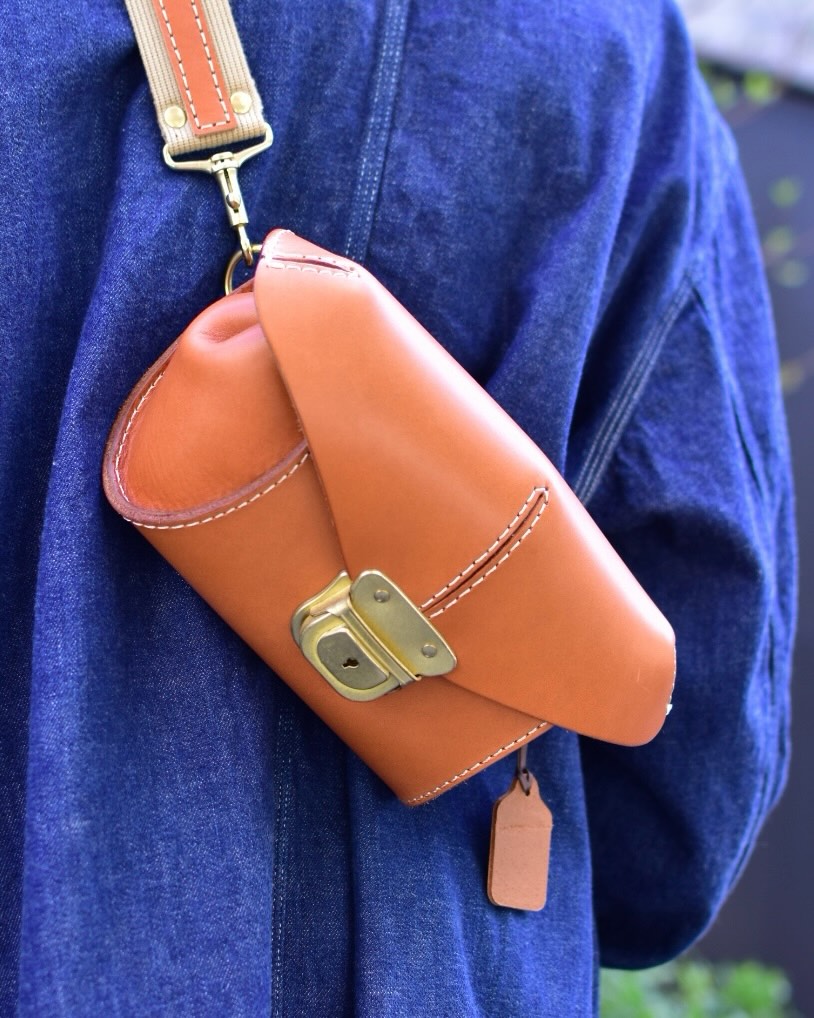 2wayウエストボディバッグ(F-107) ¥35,200 鍵付きの差し込み金具が特徴