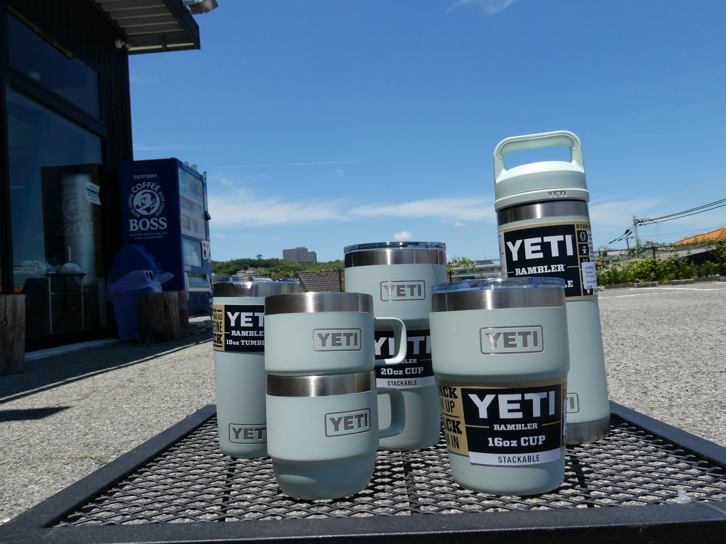 ▷ . YETIから新たな限定シリーズ BLACK STONEが登場💥 . YETI JAPAN