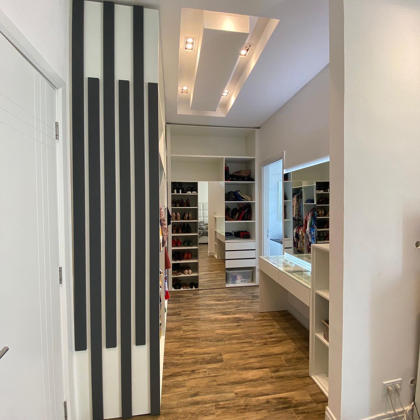 Closet belíssimo entregue na... - Zanotto Interiores - Angola