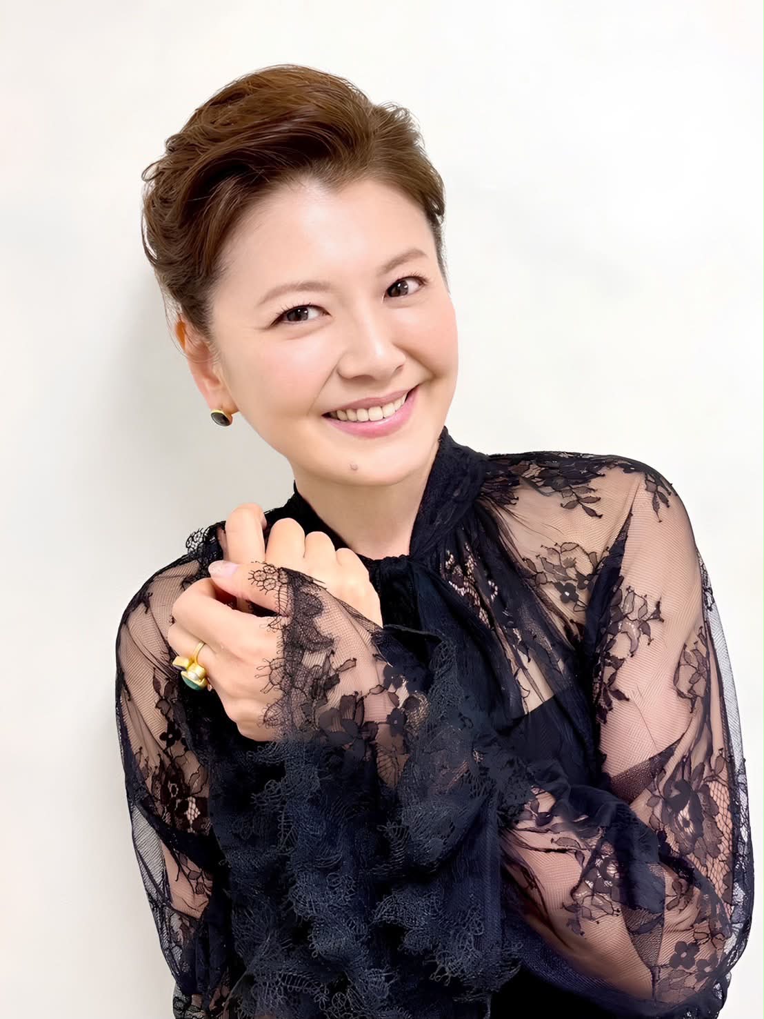 南野陽子 - 南野陽子 added a new photo.