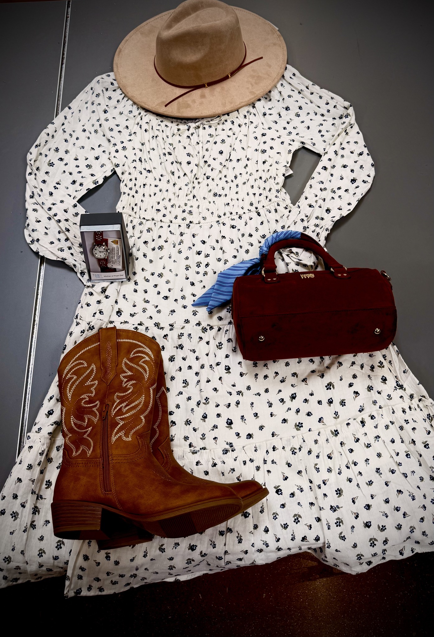 cute summer dresses with cowgirl boots Western-chic outfit cowboy and suede fedora for brunch or a day out Style Plus Size Ball Gown Ballerina Wrap Dress Size:XS (34)