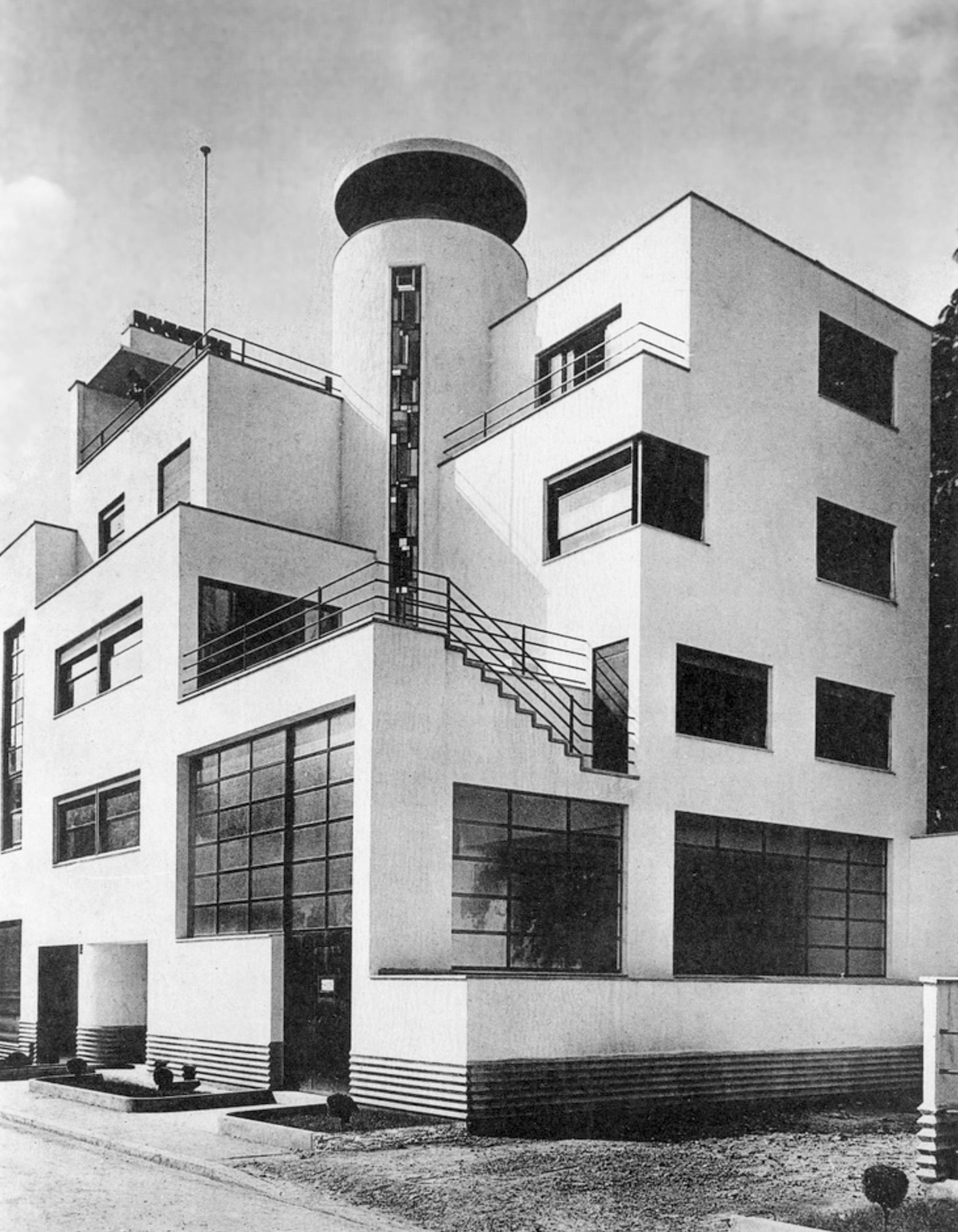 Robert Mallet-Stevens' 1929 modernist building in Paris