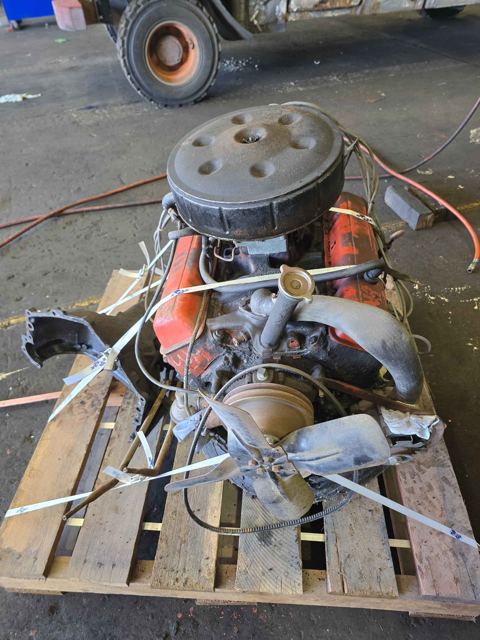 327 Small Block Chev Engine - Car Engines & Engine Parts - Wollongong ...
