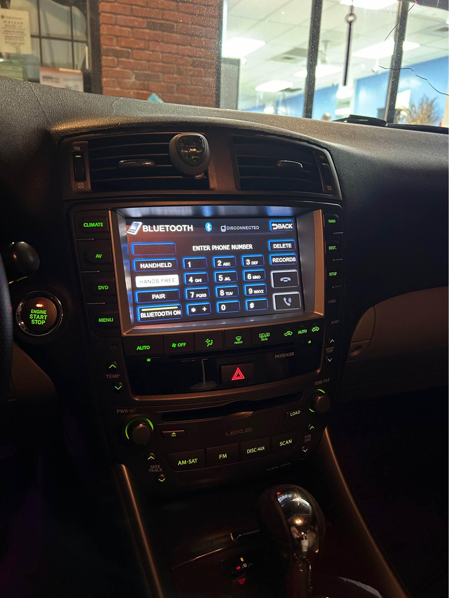 Lexus is 250/[hidden information] Flyaudio screen like the oem screen ...
