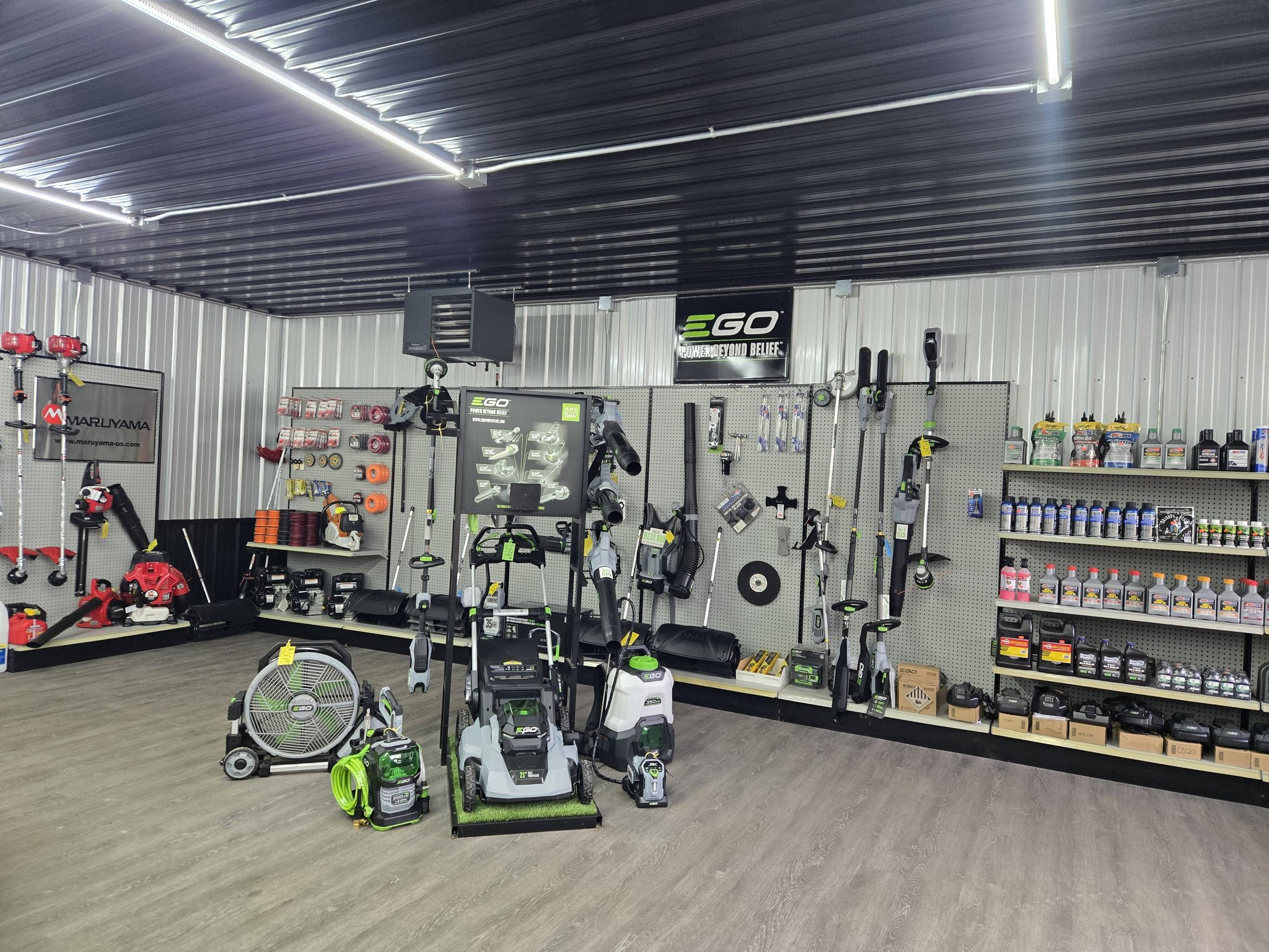 専用中 Demo and discounts on mowers at Schirack Small Engine Repair