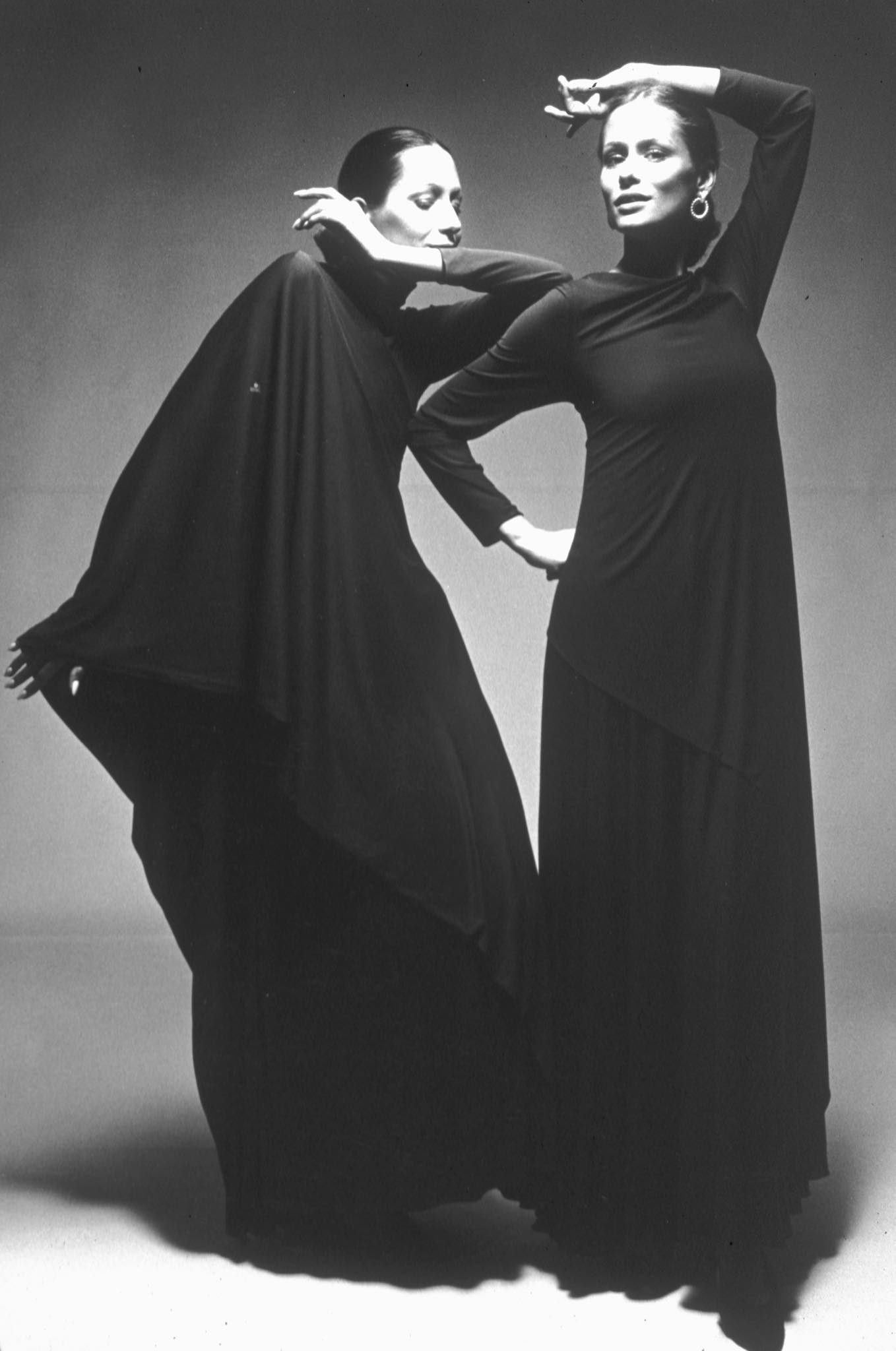 Elsa - Elsa Peretti and Lauren Hutton modeling for Harpers Bazaar, 1970 ...