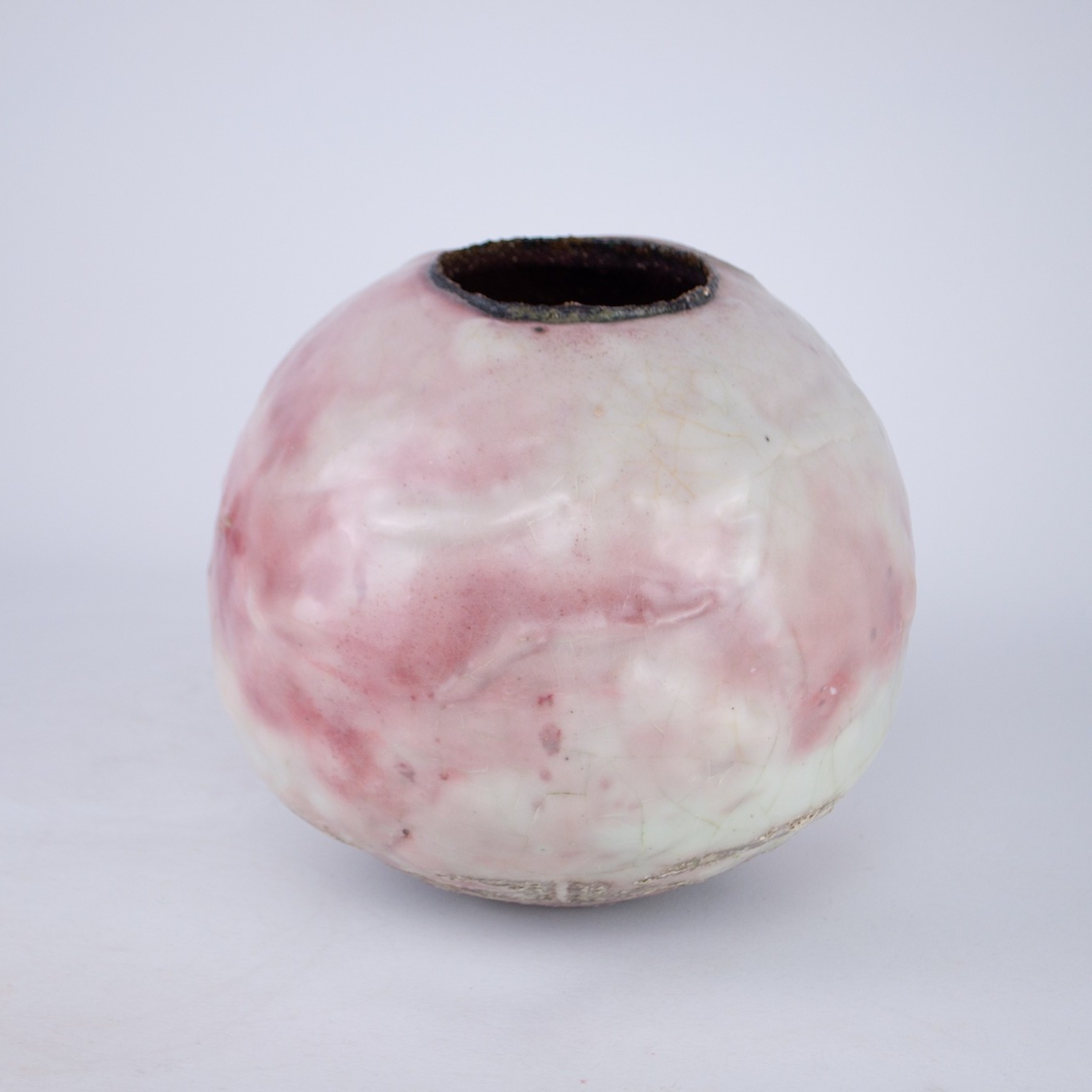 untitled (No.4) H23 × W24 × D24 cm 開催中の「上田勇児・鈴木由衣