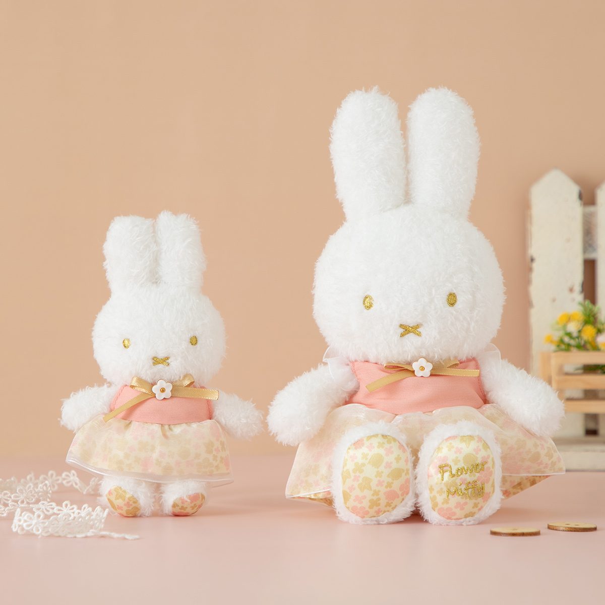 ゆきのひの うさこちゃん」のぬいぐるみがリニューアルして発売され