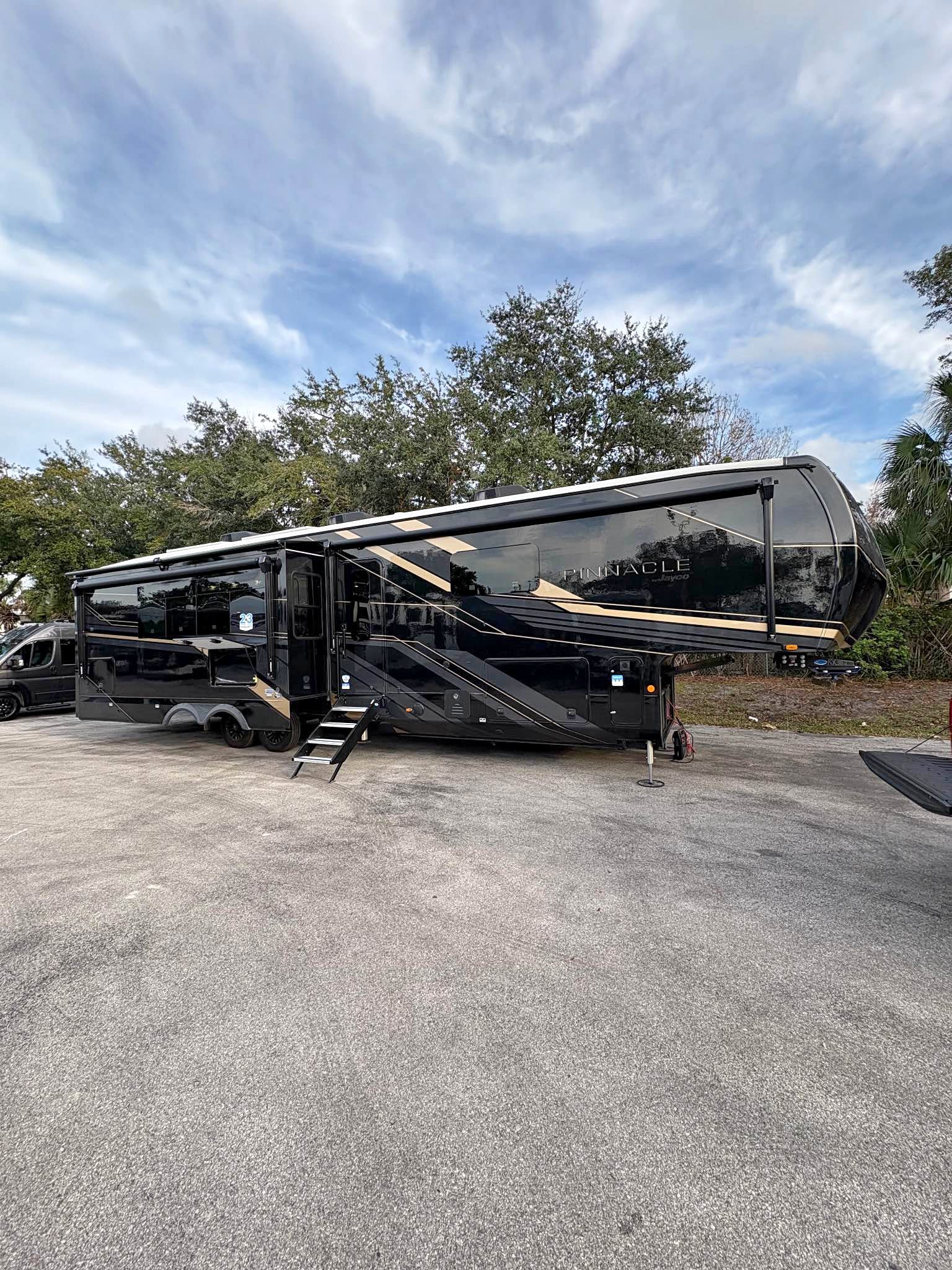 2026 JAYCO 38FBRK PINNACLE - RVs & Campers - Sarasota, Florida ...