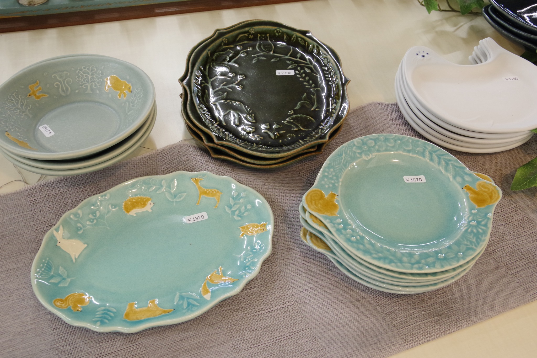 岡部耕太郎作陶展 鉢カバーのご紹介(^^♪ サボテンが植えられた