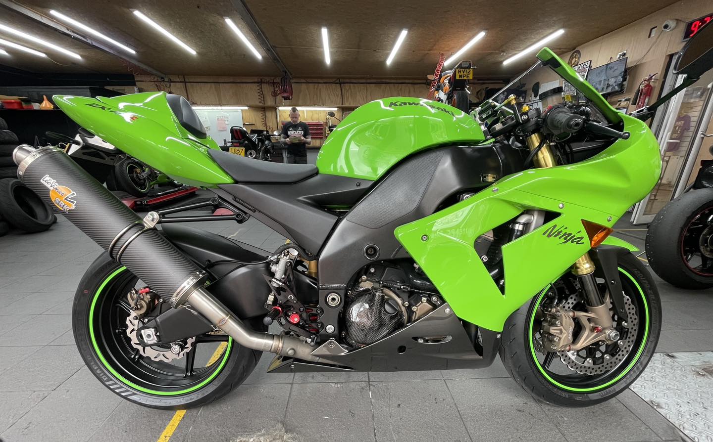 One super pristine Kawasaki ZX10R machine in for MOT 😍 #kawasaki