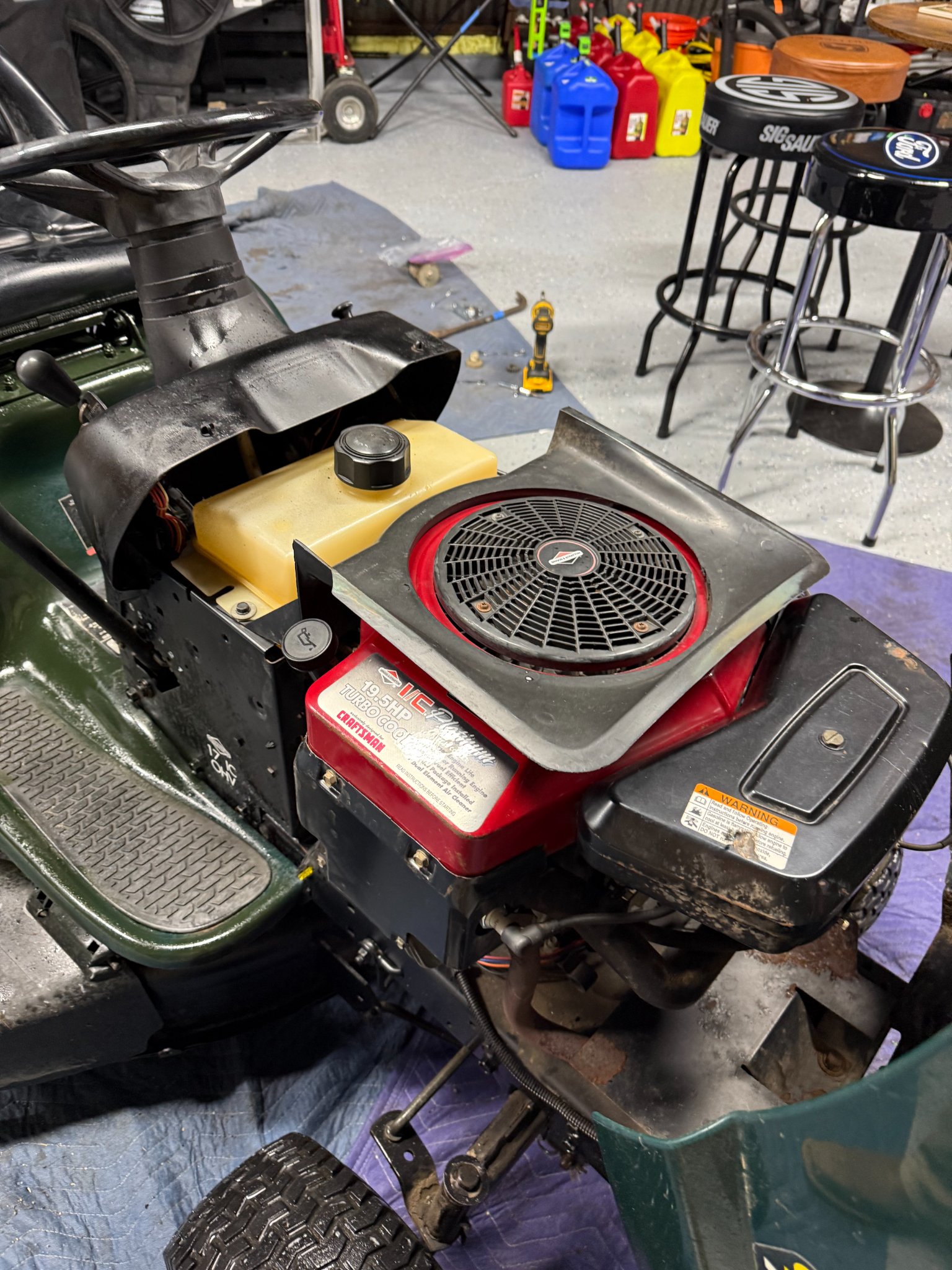 Craftsman LT1000 Riding Lawn Tractor – 42" Deck – 19.5 HP Briggs ...
