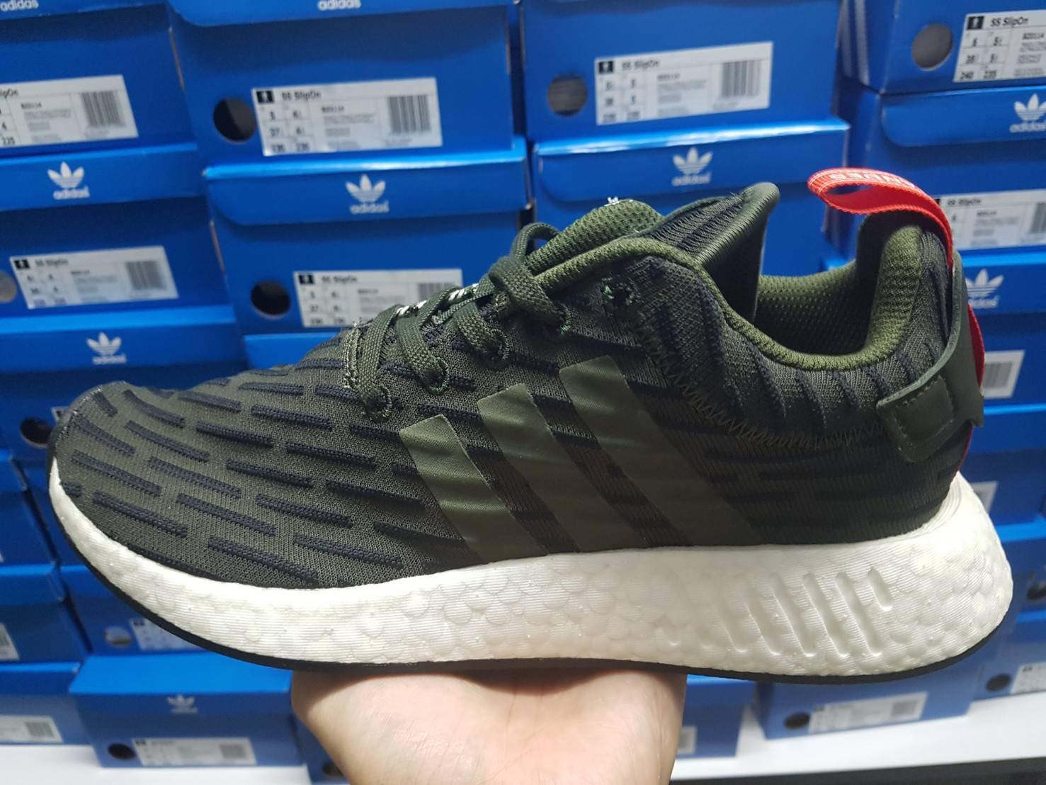 COSMO.Lab - #สินค้าพร้อมส่ง adidas NMD R2 “Green/White”...