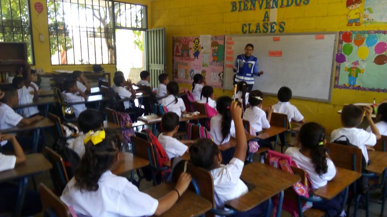 Policía Nacional de... - Policía Nacional de Honduras