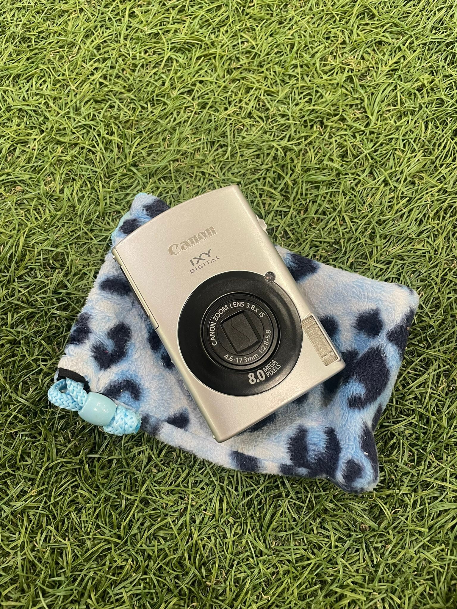 Canon IXY Digital 910 IS (silver) Price: ₱6,500 Condition: No 