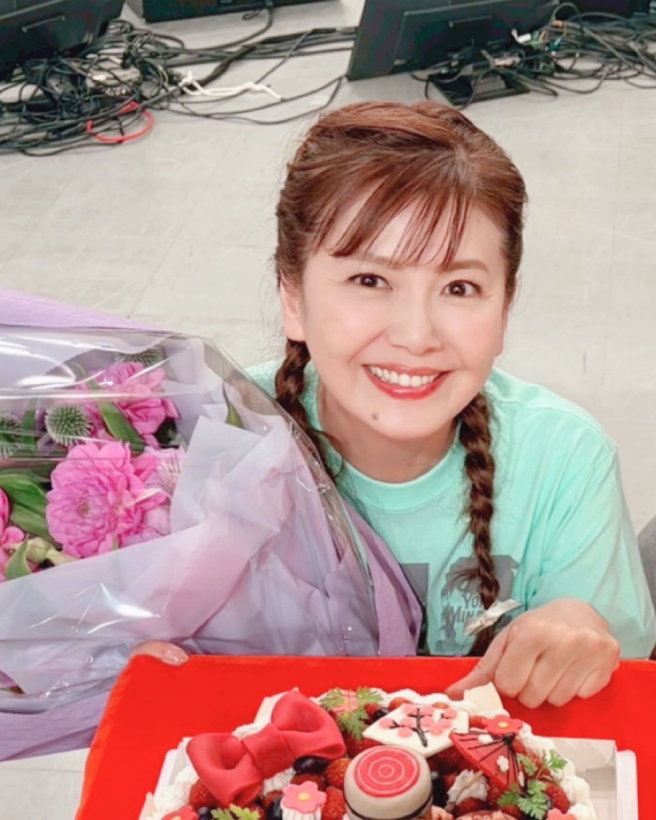 南野陽子 - 南野陽子 added a new photo.