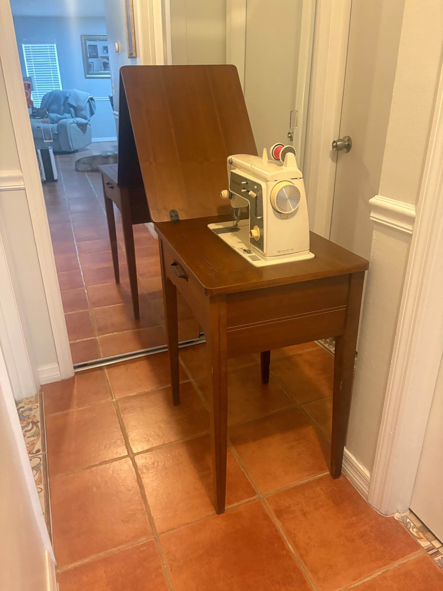 Máquina de coser/ sewing machine - Sewing Machines - Buenaventura Lakes ...