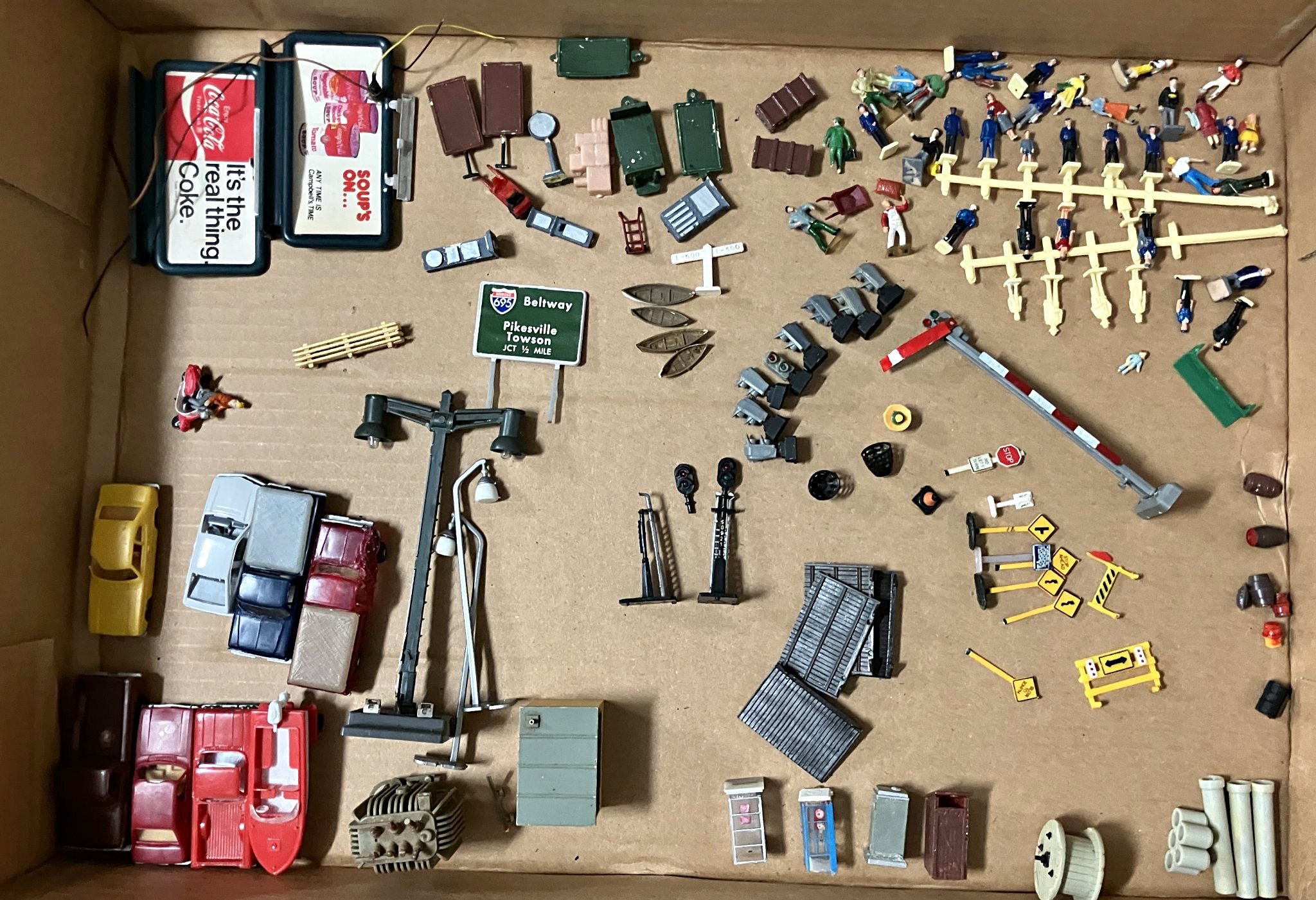 HO Scale Scenery & Figures Lot – Signals, People, Accessories & More ...