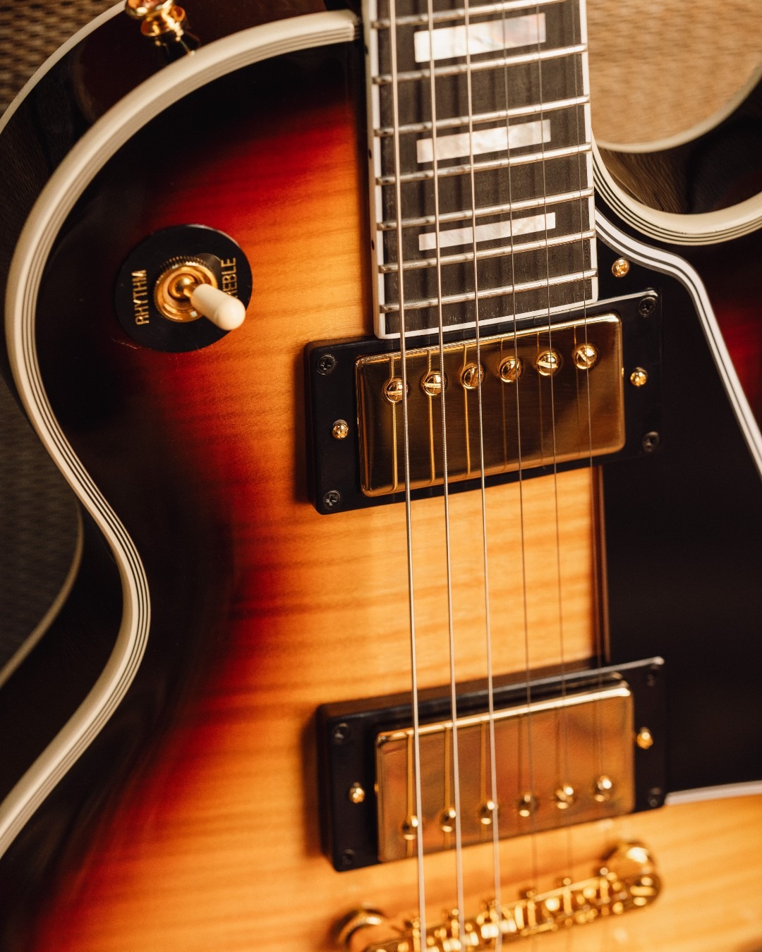 Epiphone - The Epiphone Tom Delonge Signature ES-333 is built to