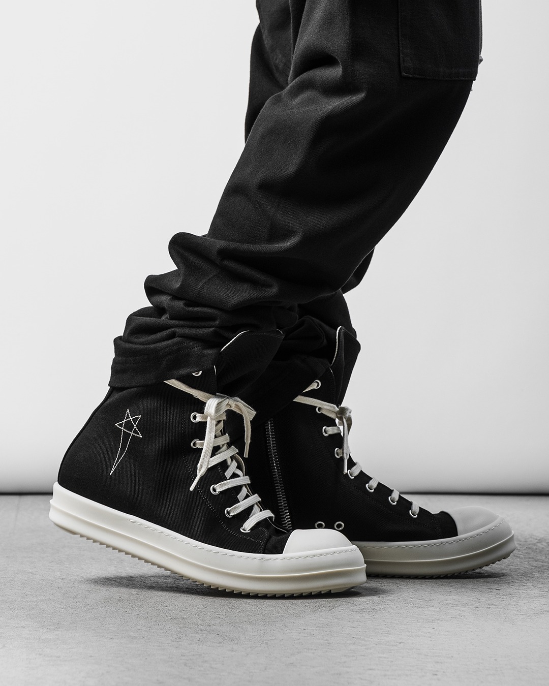 RICK OWENS】クリアソールを用い独特な雰囲気をまとった